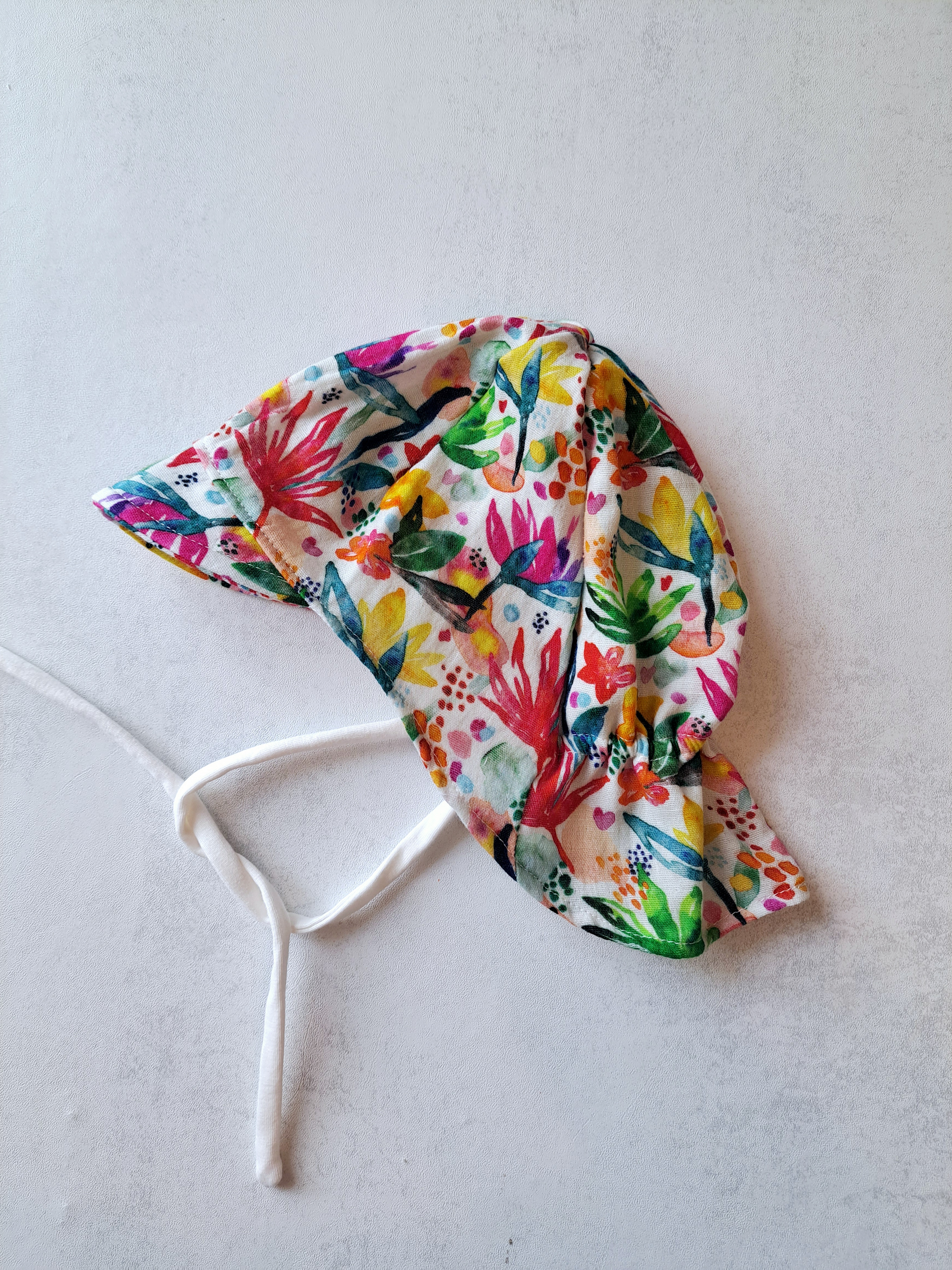 Muslino kepurė su snapeliu ir kaklo apsauga