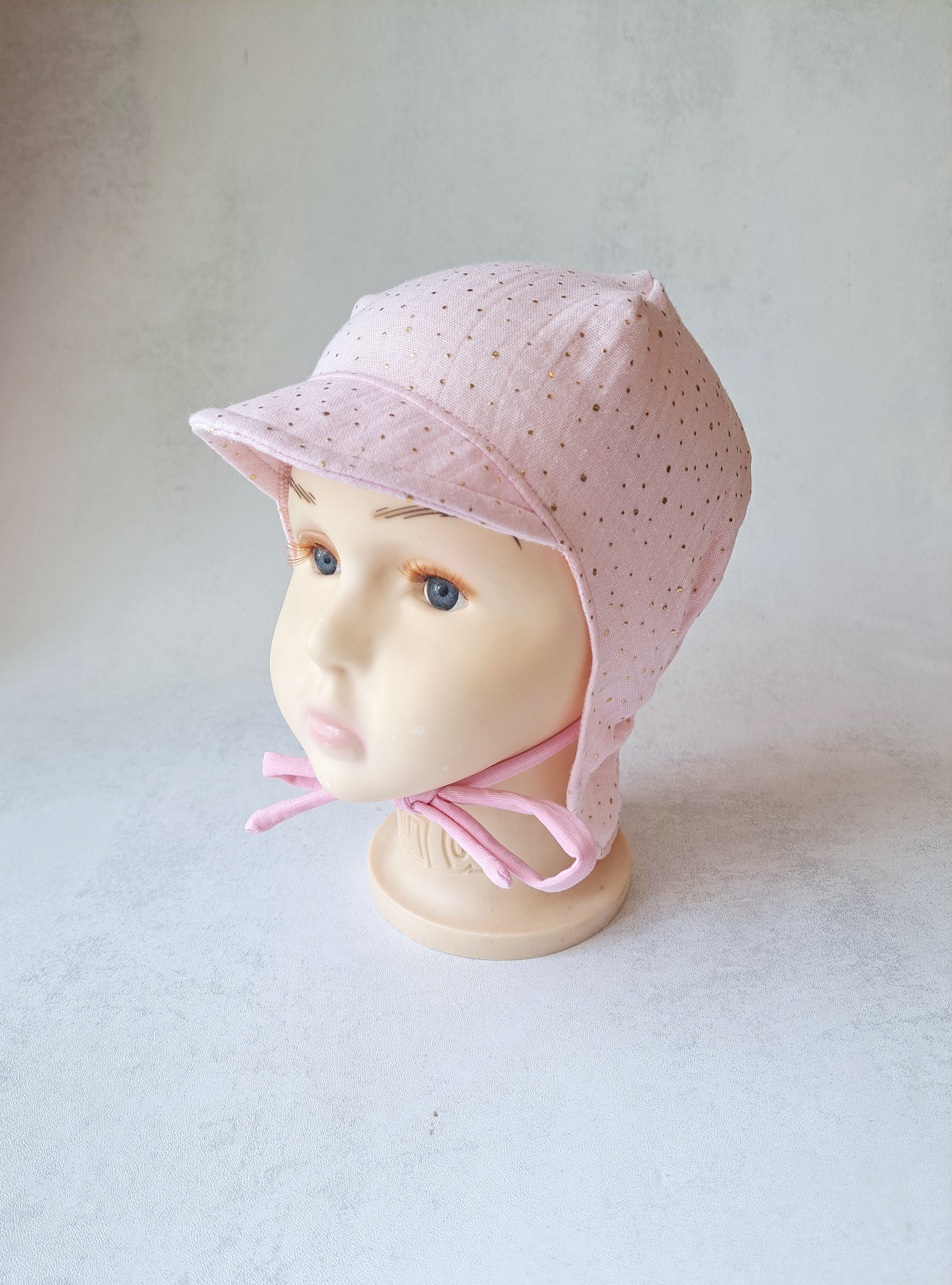 Muslino kepurė su snapeliu ir kaklo apsauga