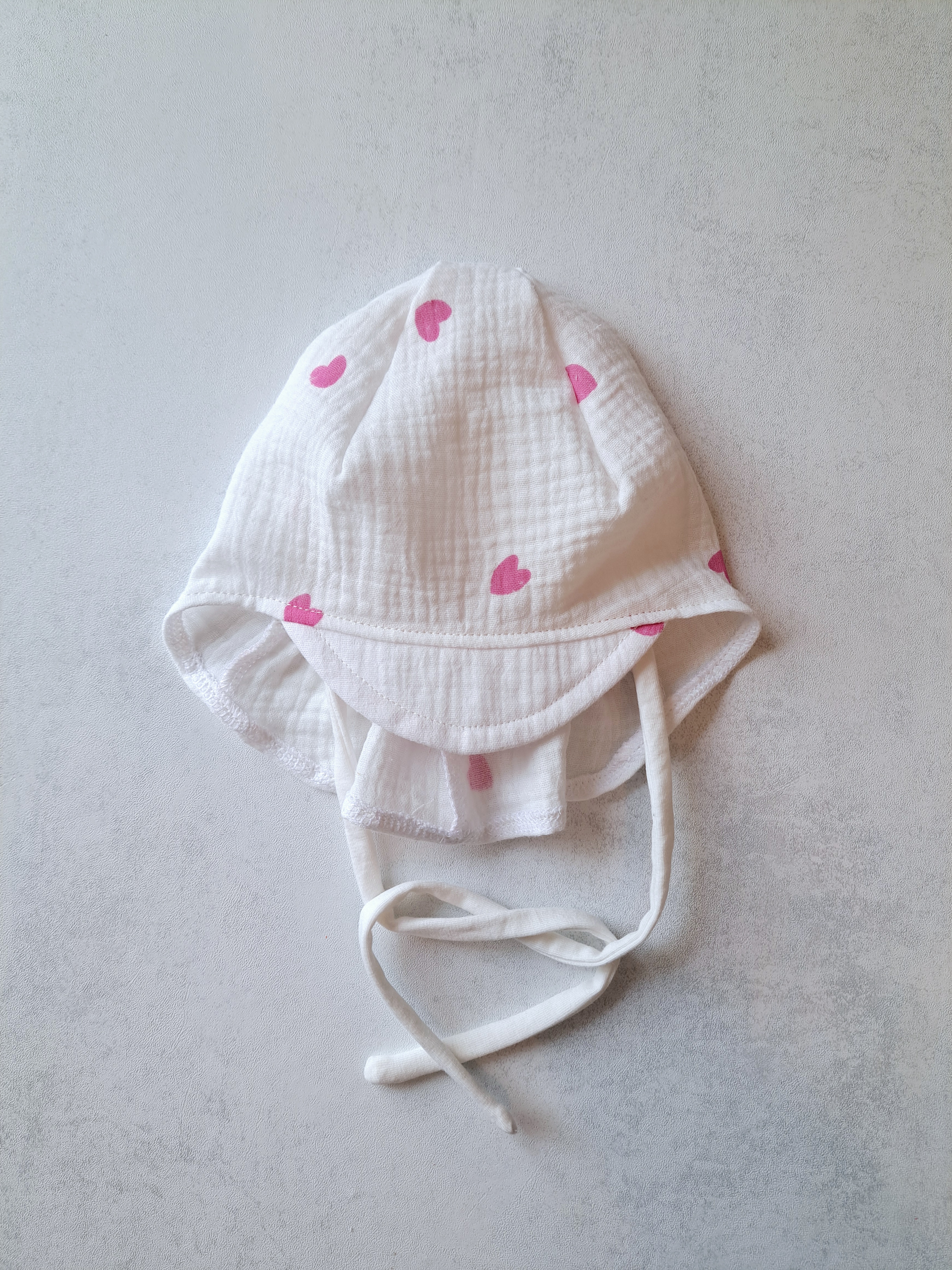 Muslino kepurė su snapeliu ir kaklo apsauga