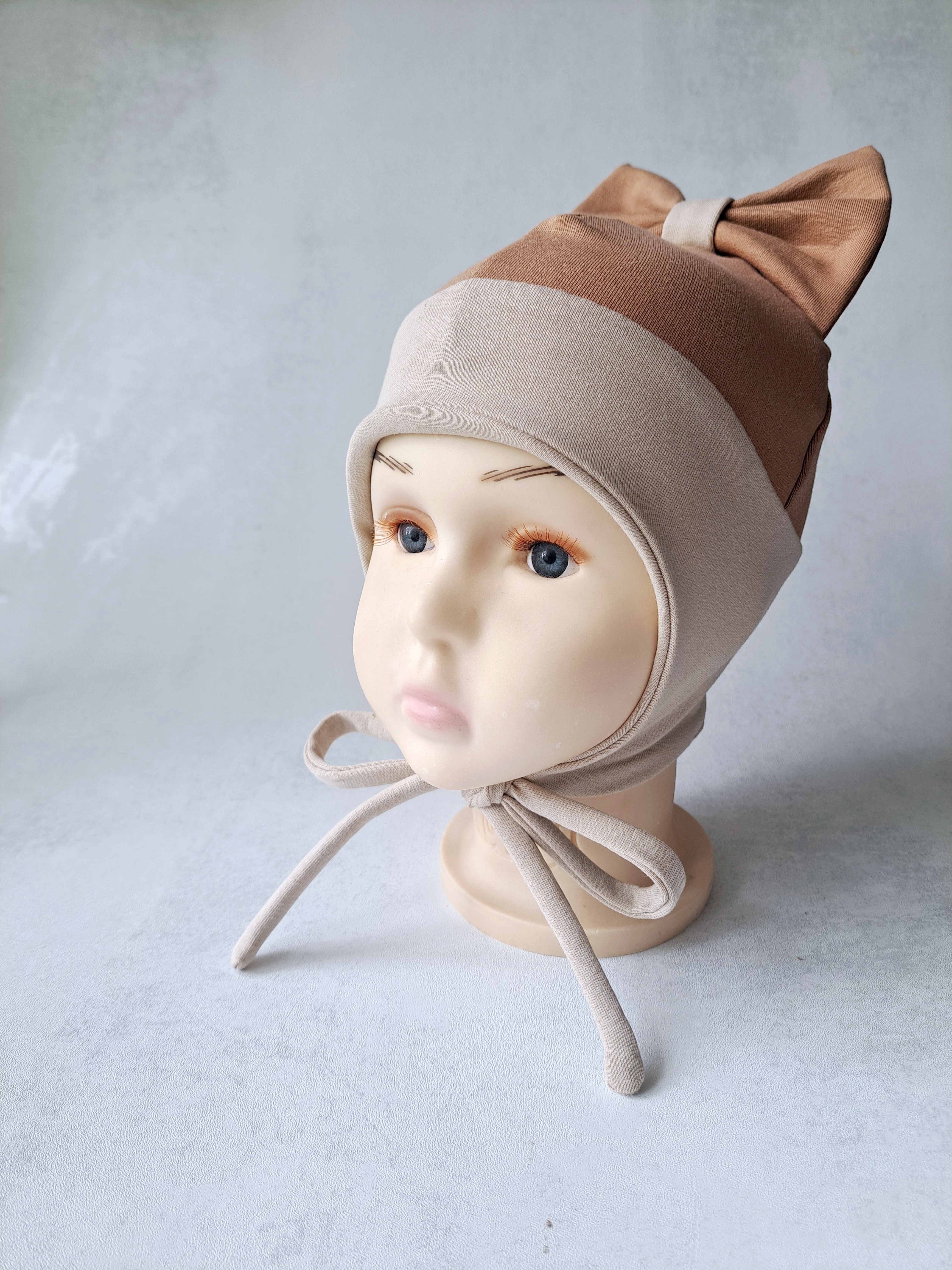 (46d) Rudeninė kepurė su raišteliais