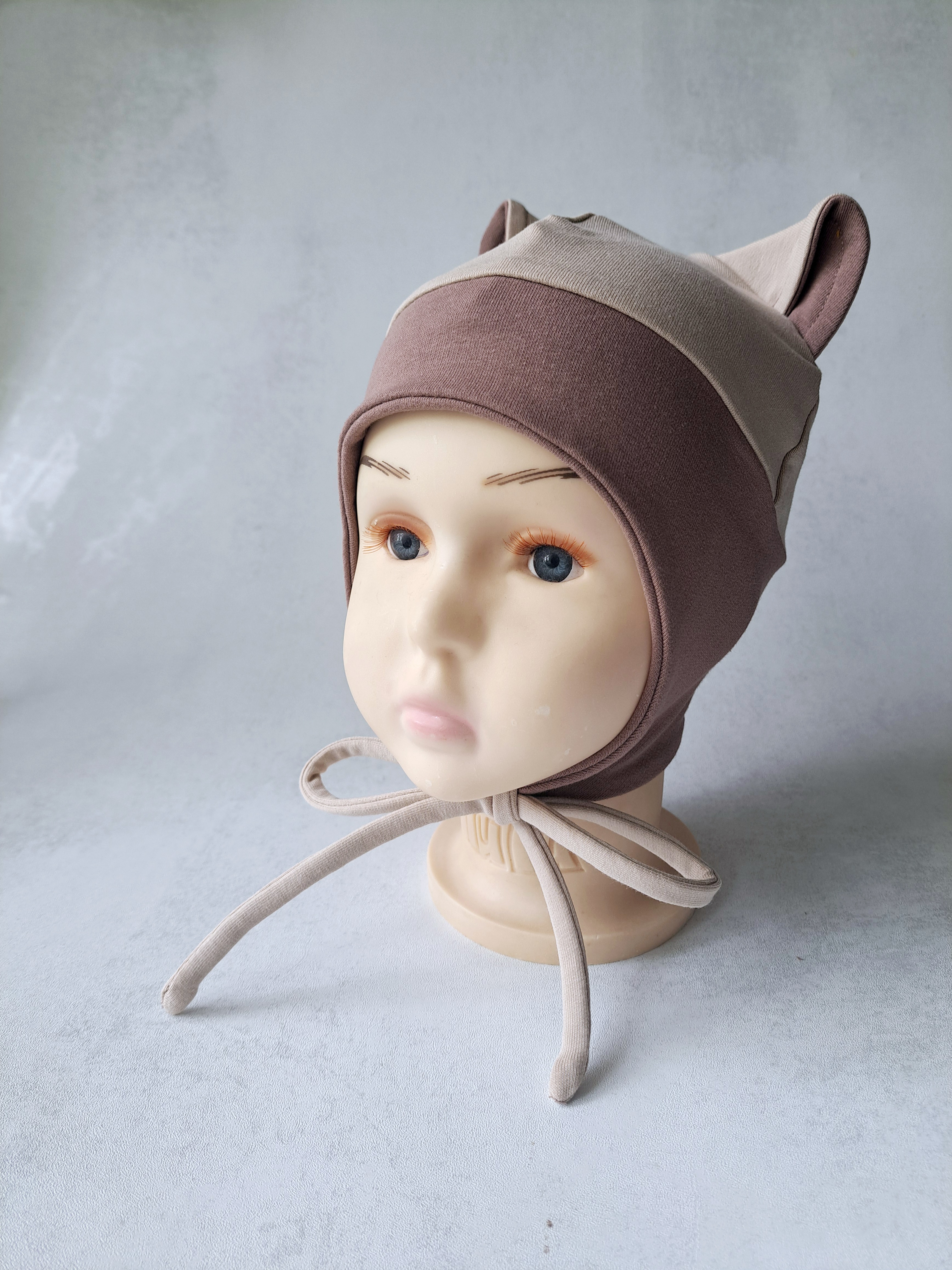 (46d) Rudeninė kepurė su raišteliais