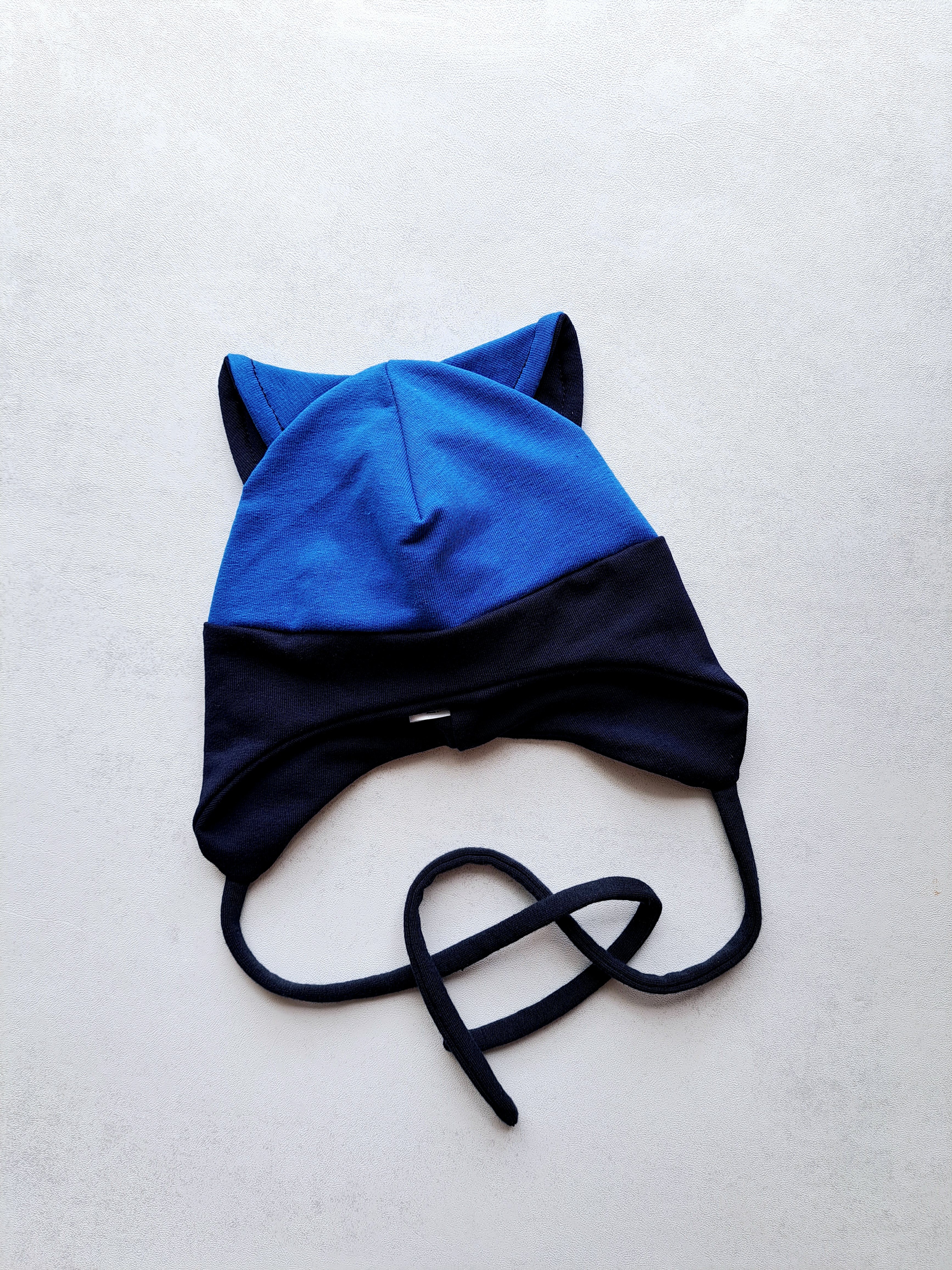 (38d, 40d) Rudeninė kepurė su raišteliais