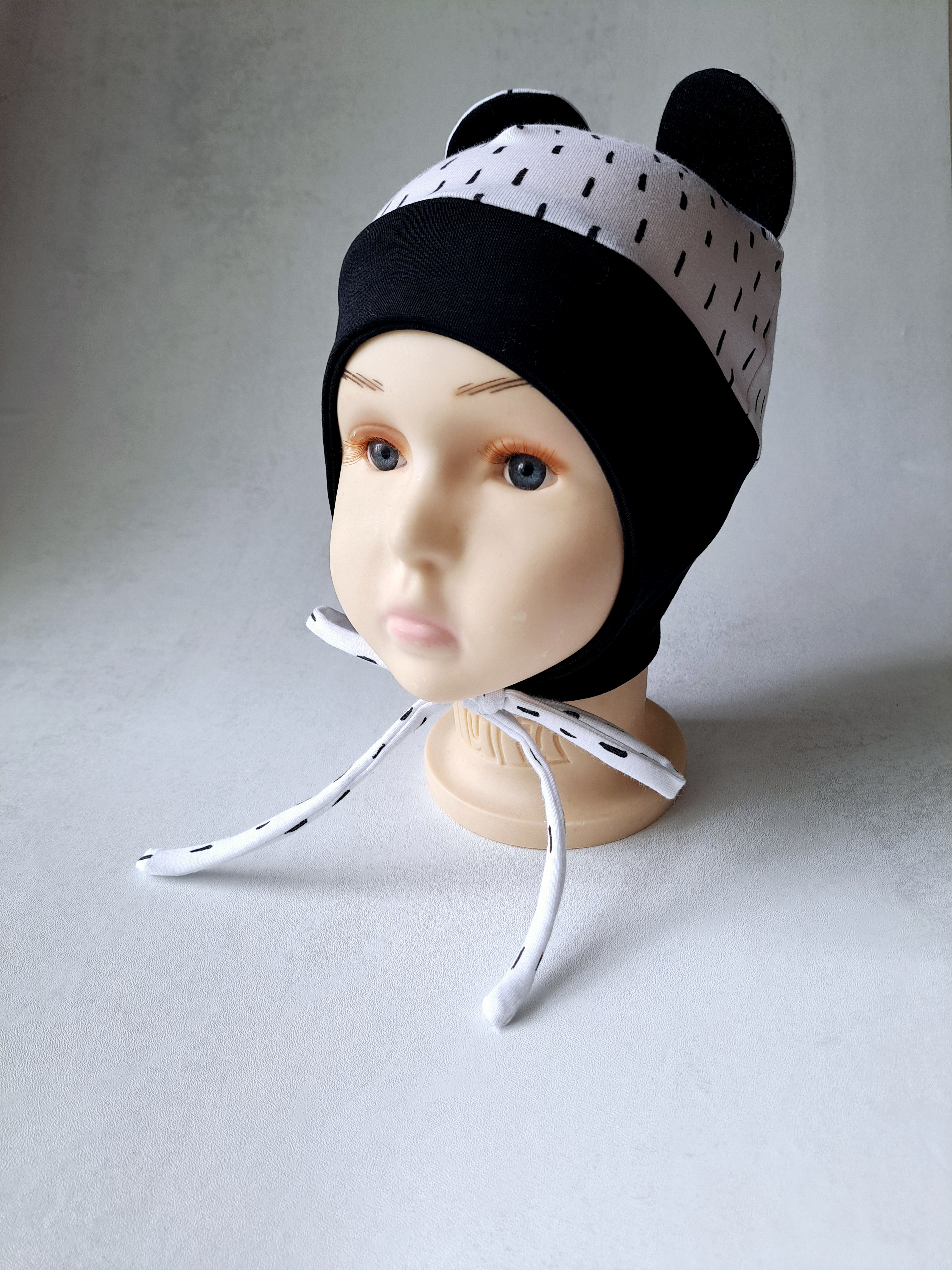 (46d, 48d) Plonesnė kepurė su raišteliais