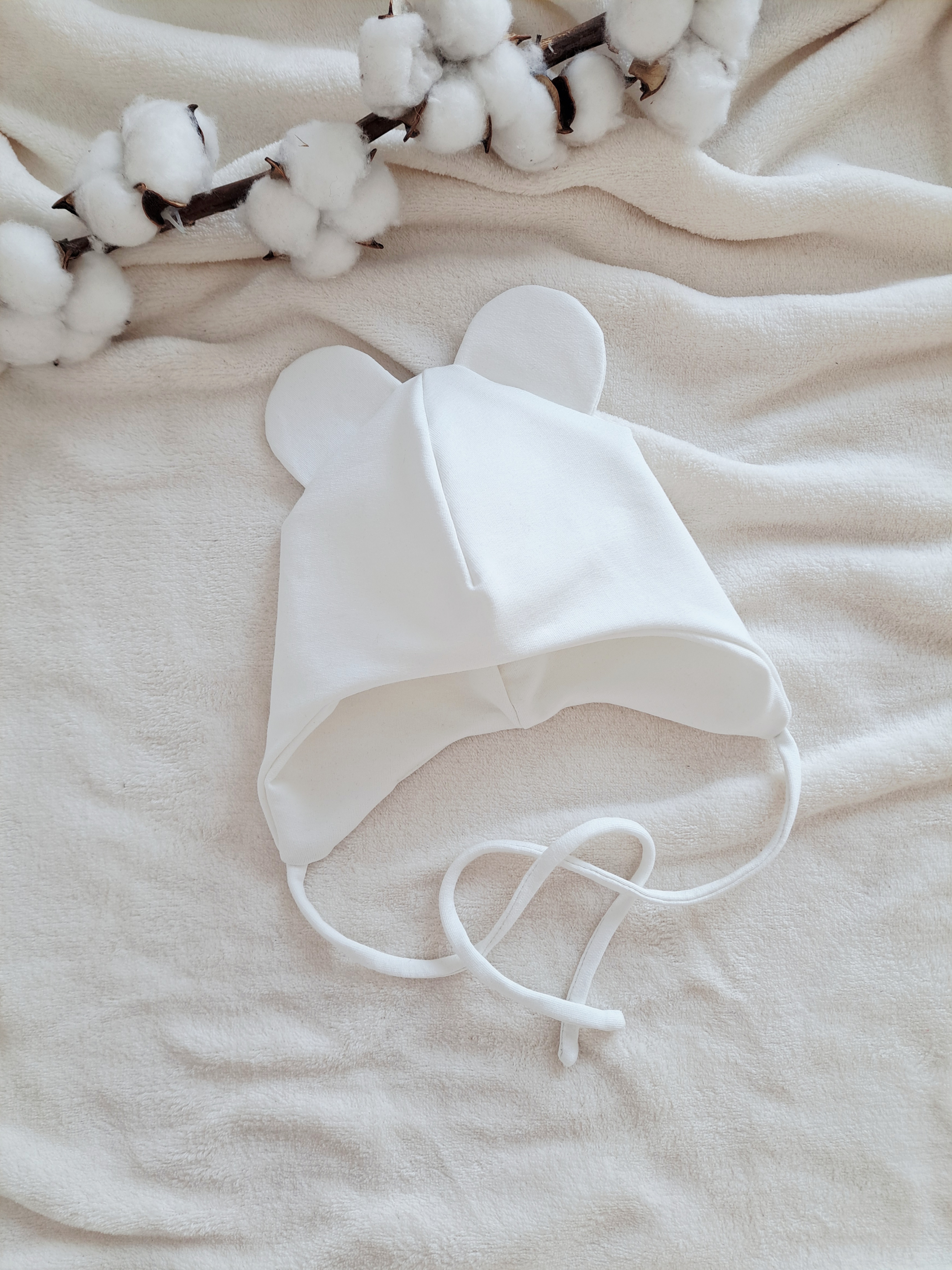 Kepurė su raišteliais, Ecru