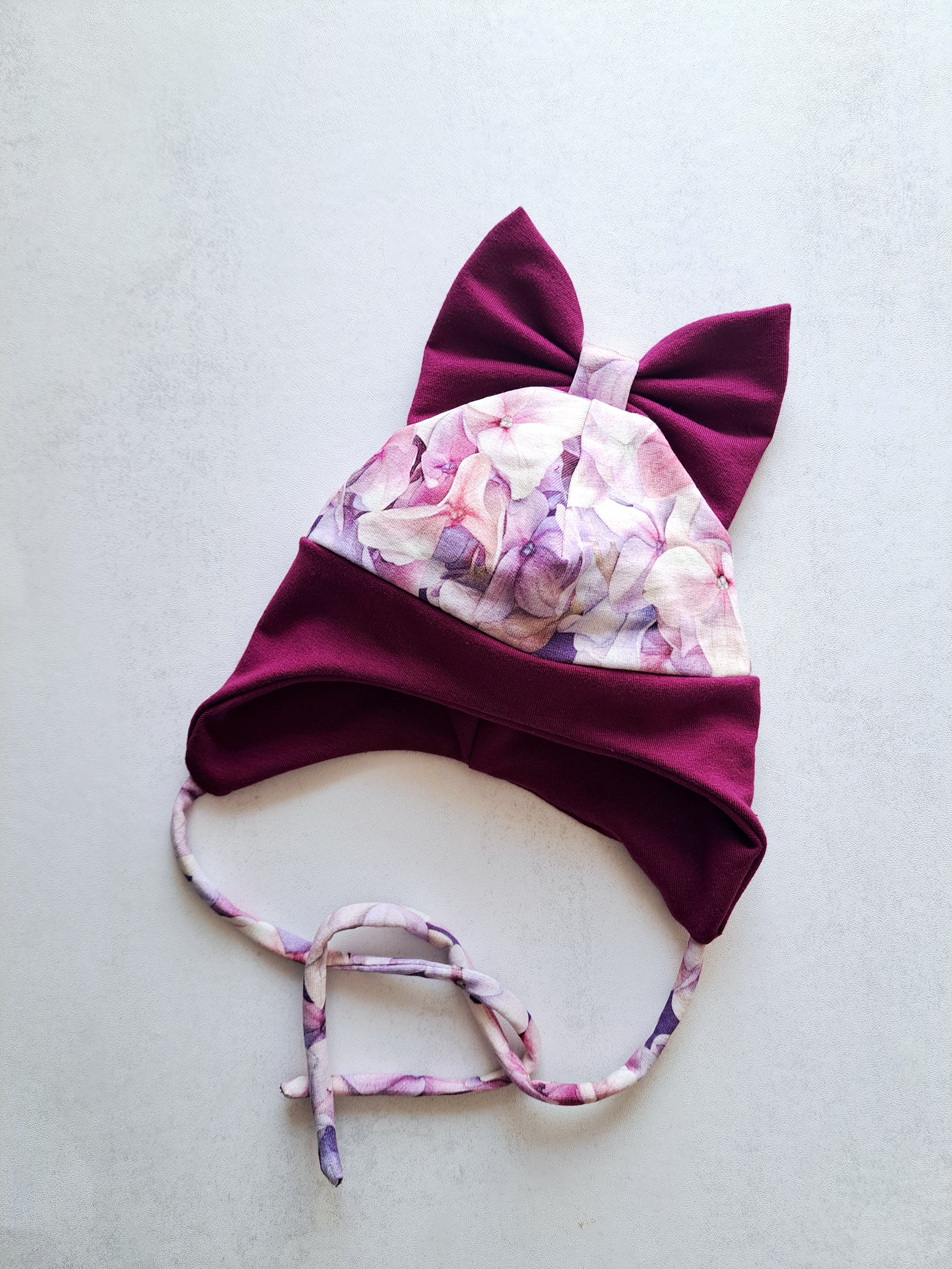 (40d) Rudeninė kepurė su raišteliais