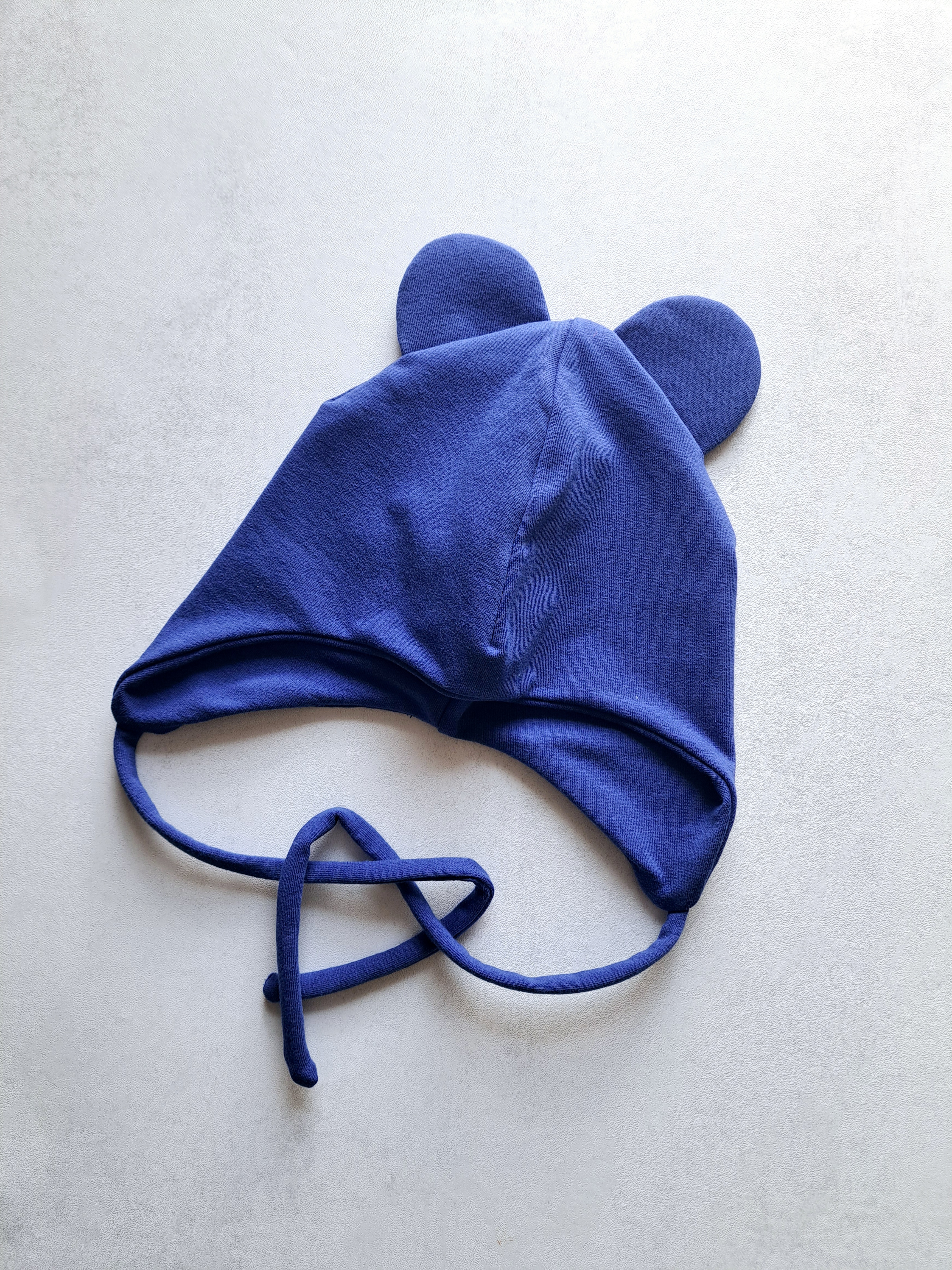 (48d) Rudeninė kepurė su raišteliais