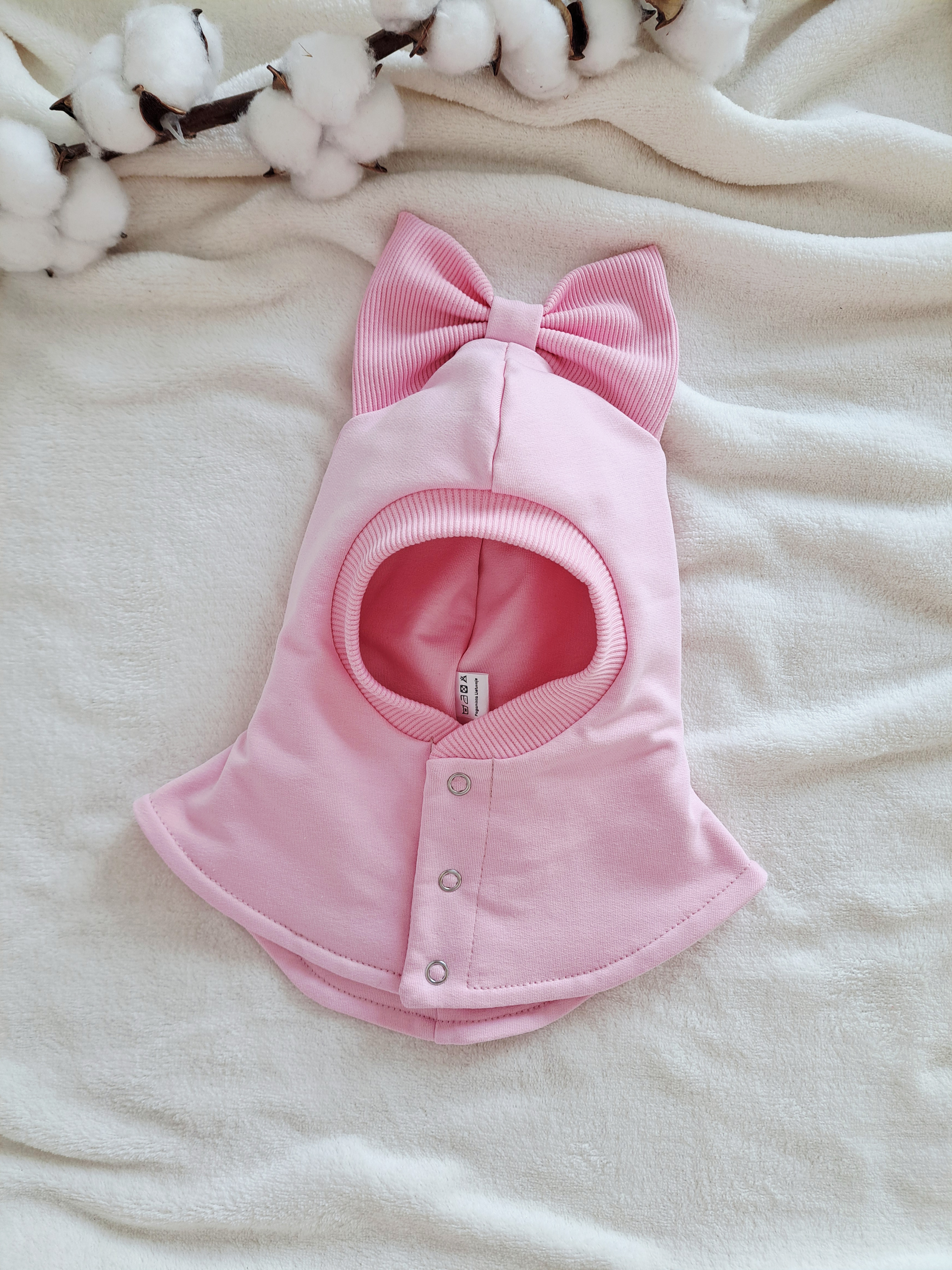 Pavasarinis šalmukas, rožinis su kaspinu