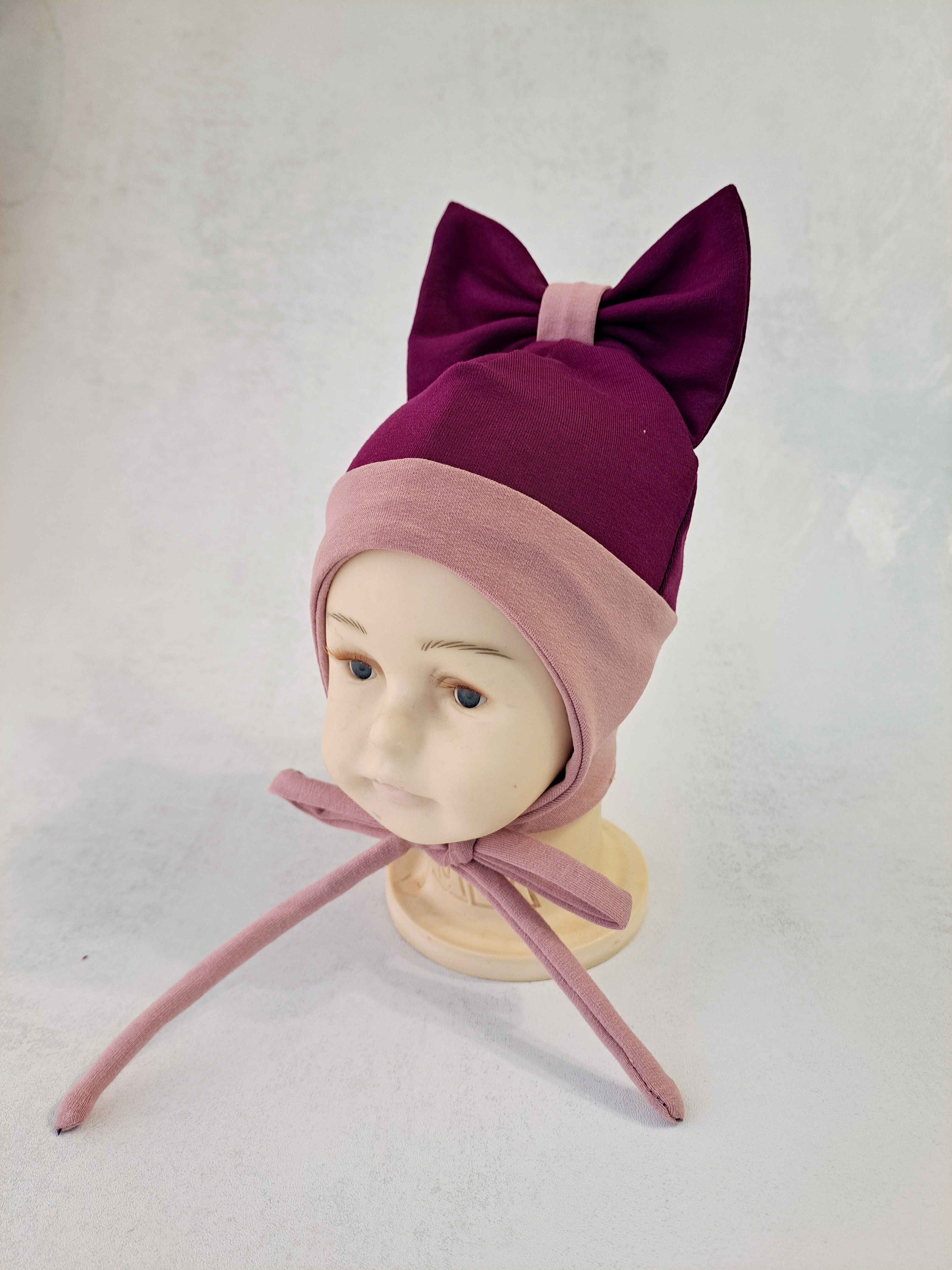 (38d, 44d) Rudeninė kepurė su raišteliais