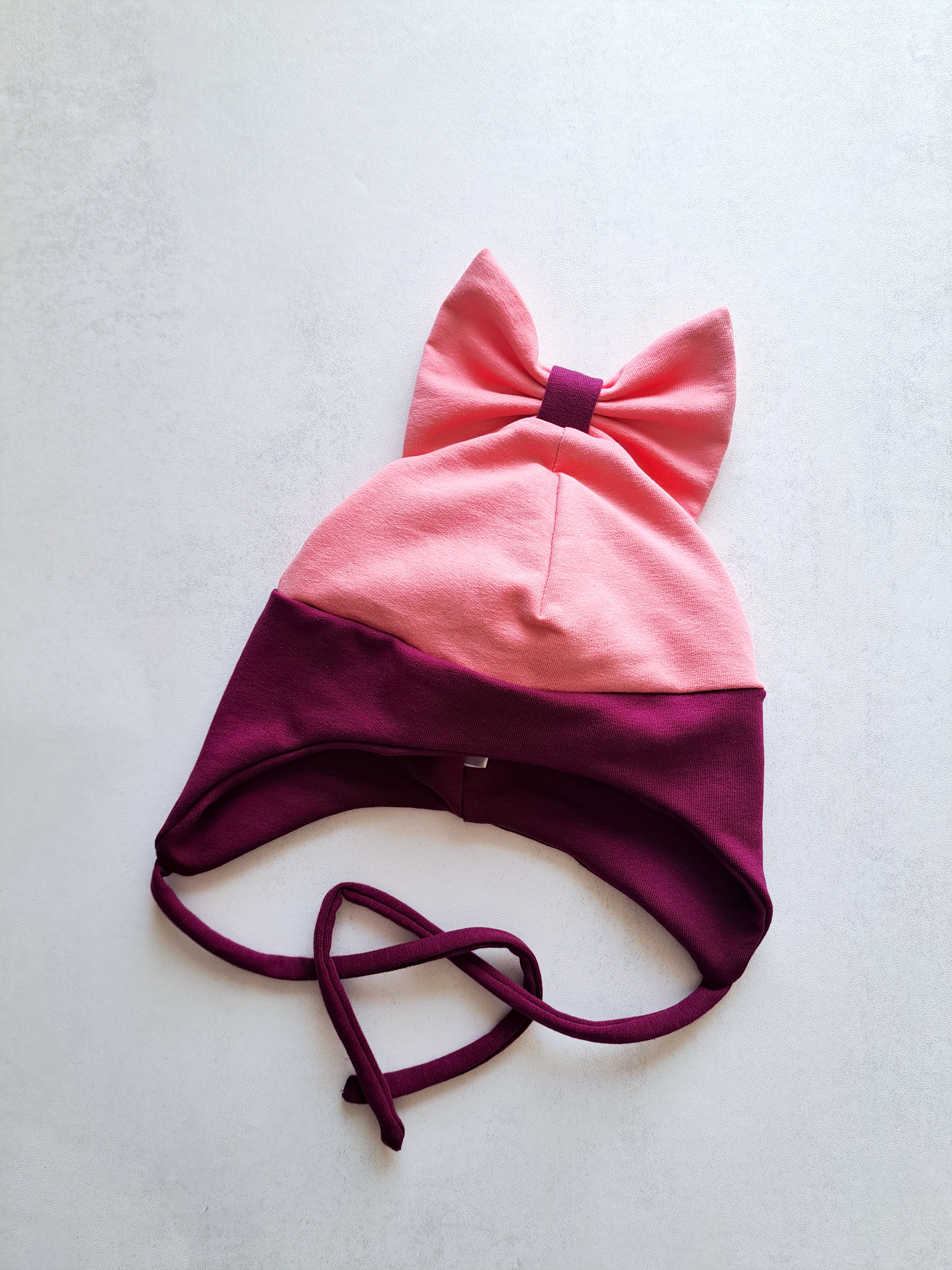 (48d) Rudeninė kepurė su raišteliais