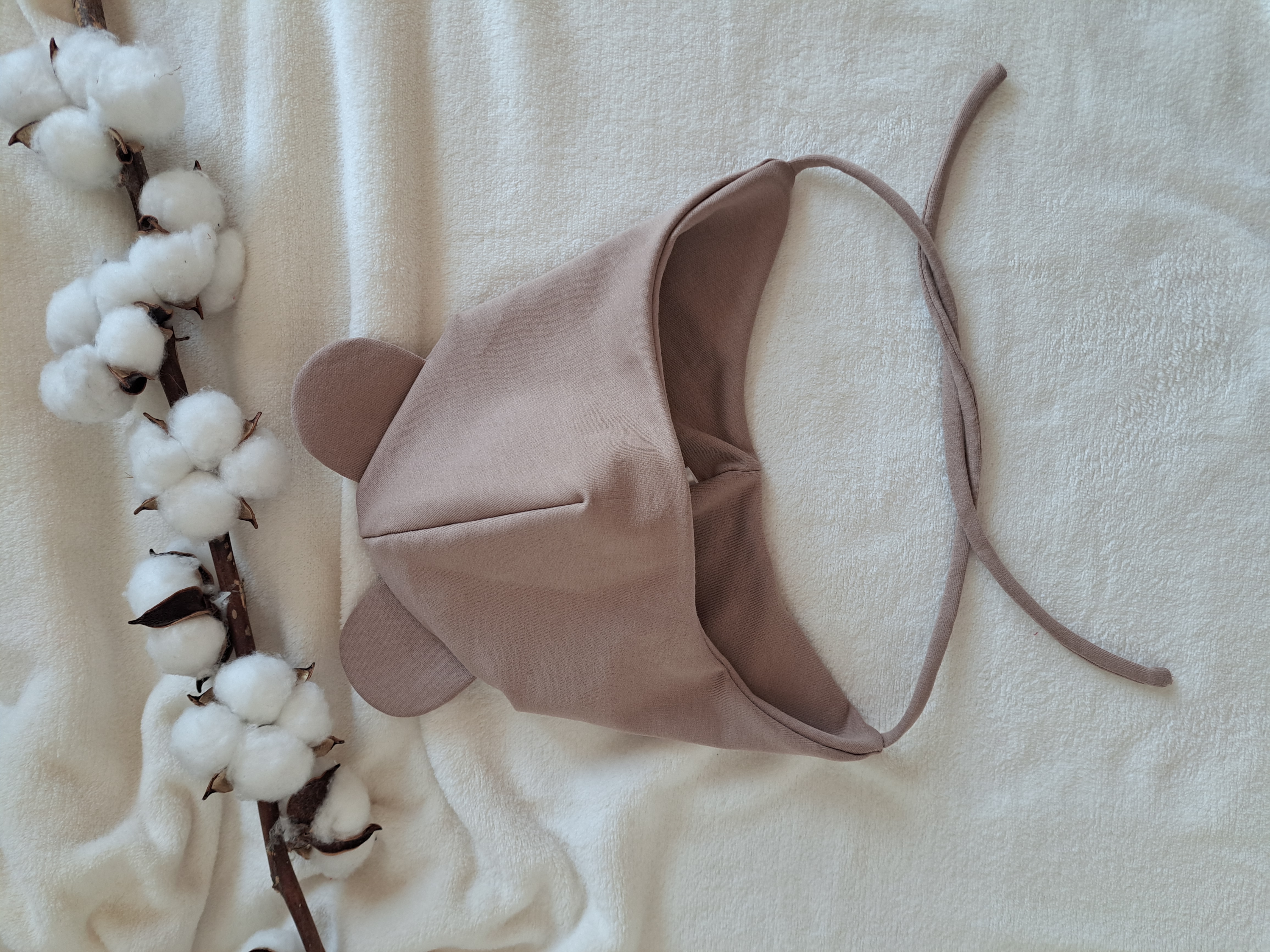 Kepurė su raišteliais, Dark sandbay