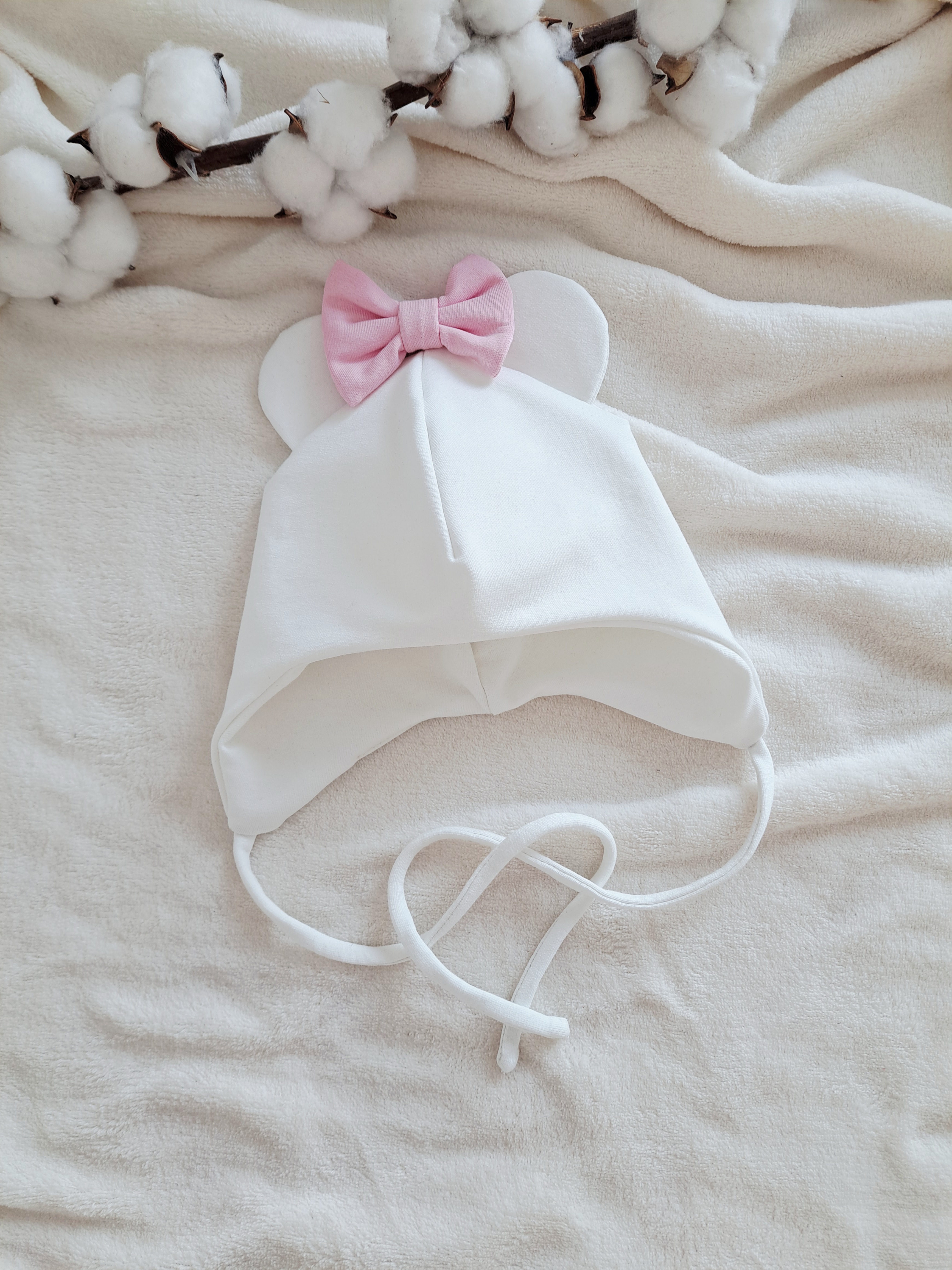 Kepurė su raišteliais, Ecru