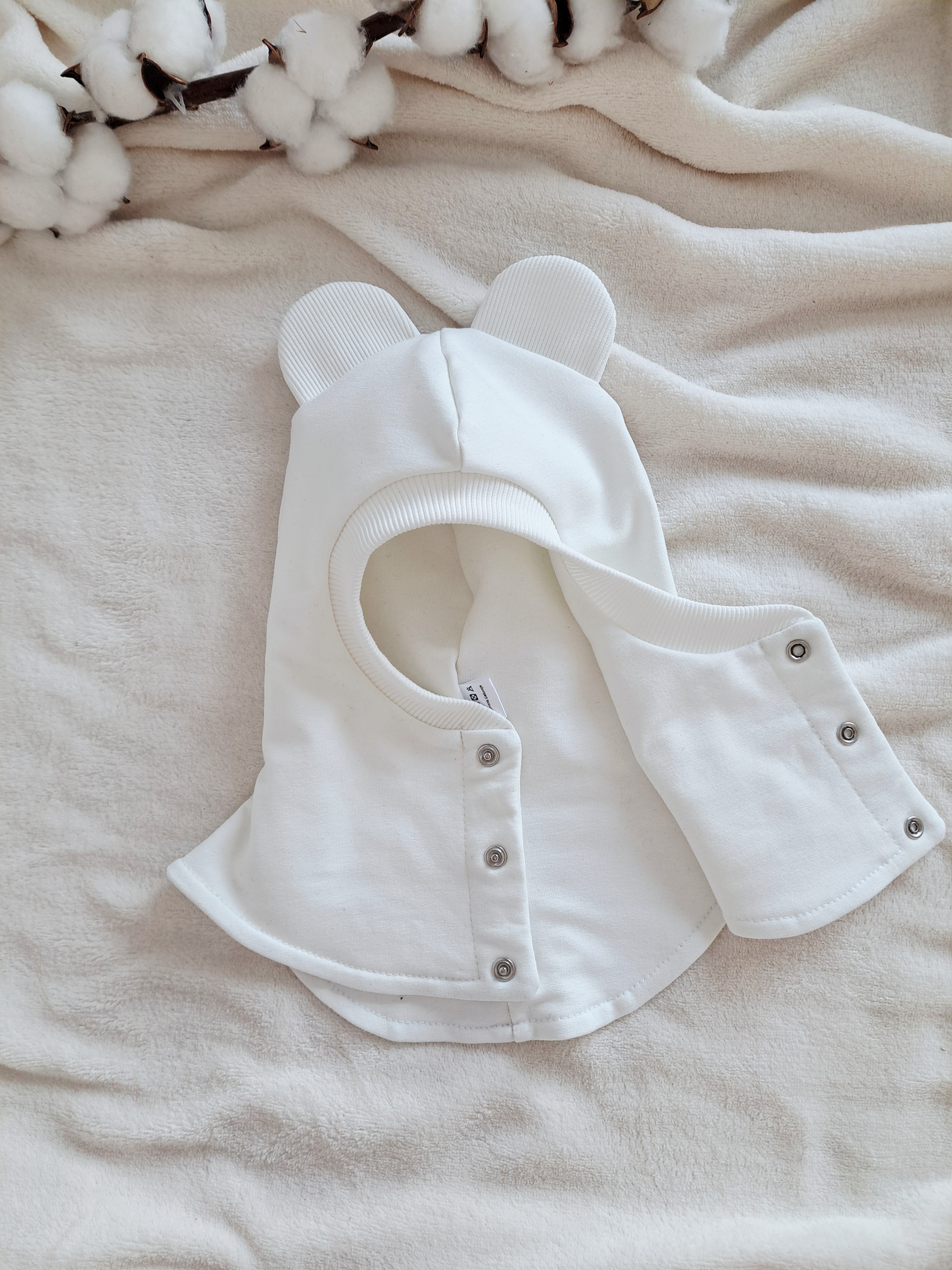 Pavasarinis šalmukas, ecru