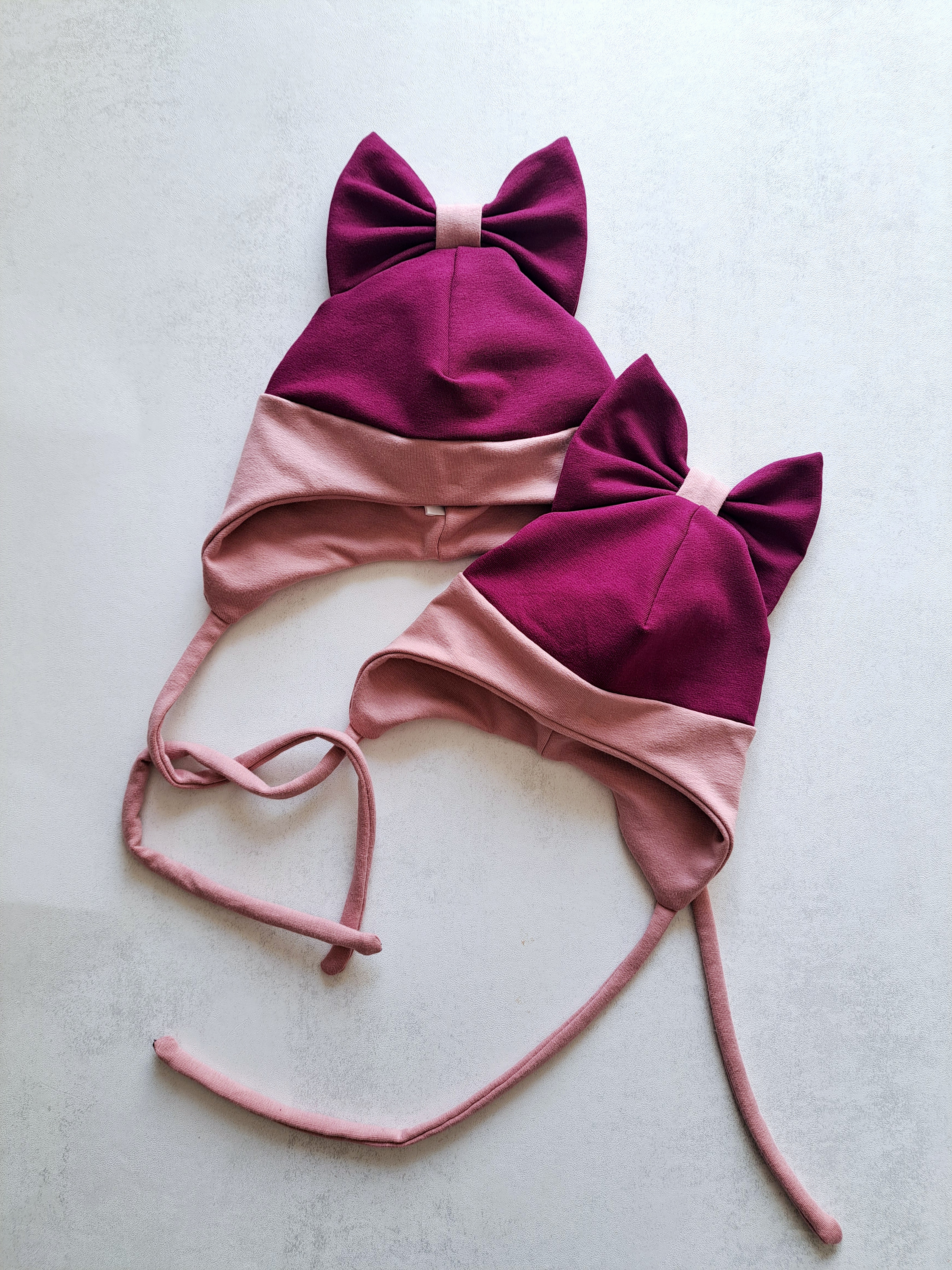 (38d, 44d) Rudeninė kepurė su raišteliais