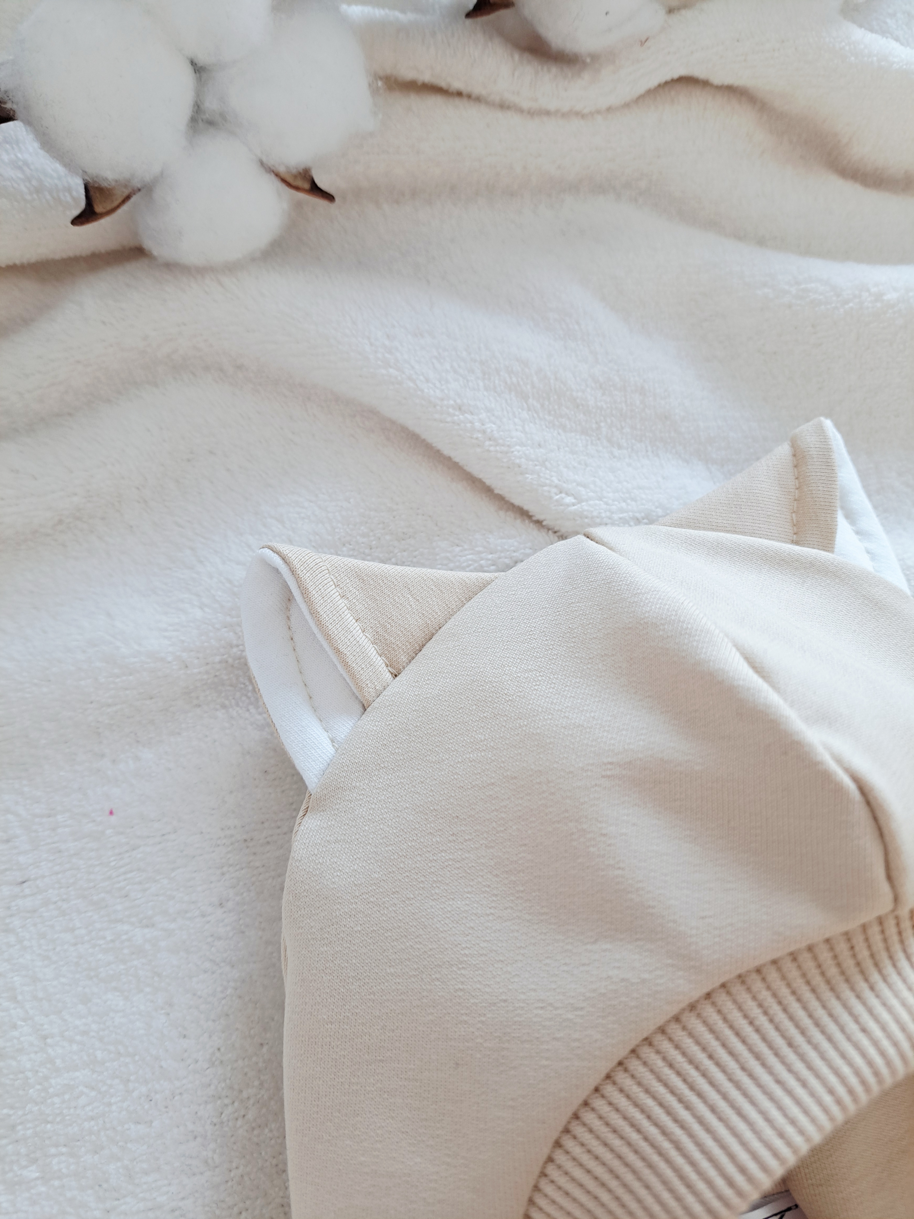 Pavasarinis šalmukas, Kreminis kačiukas