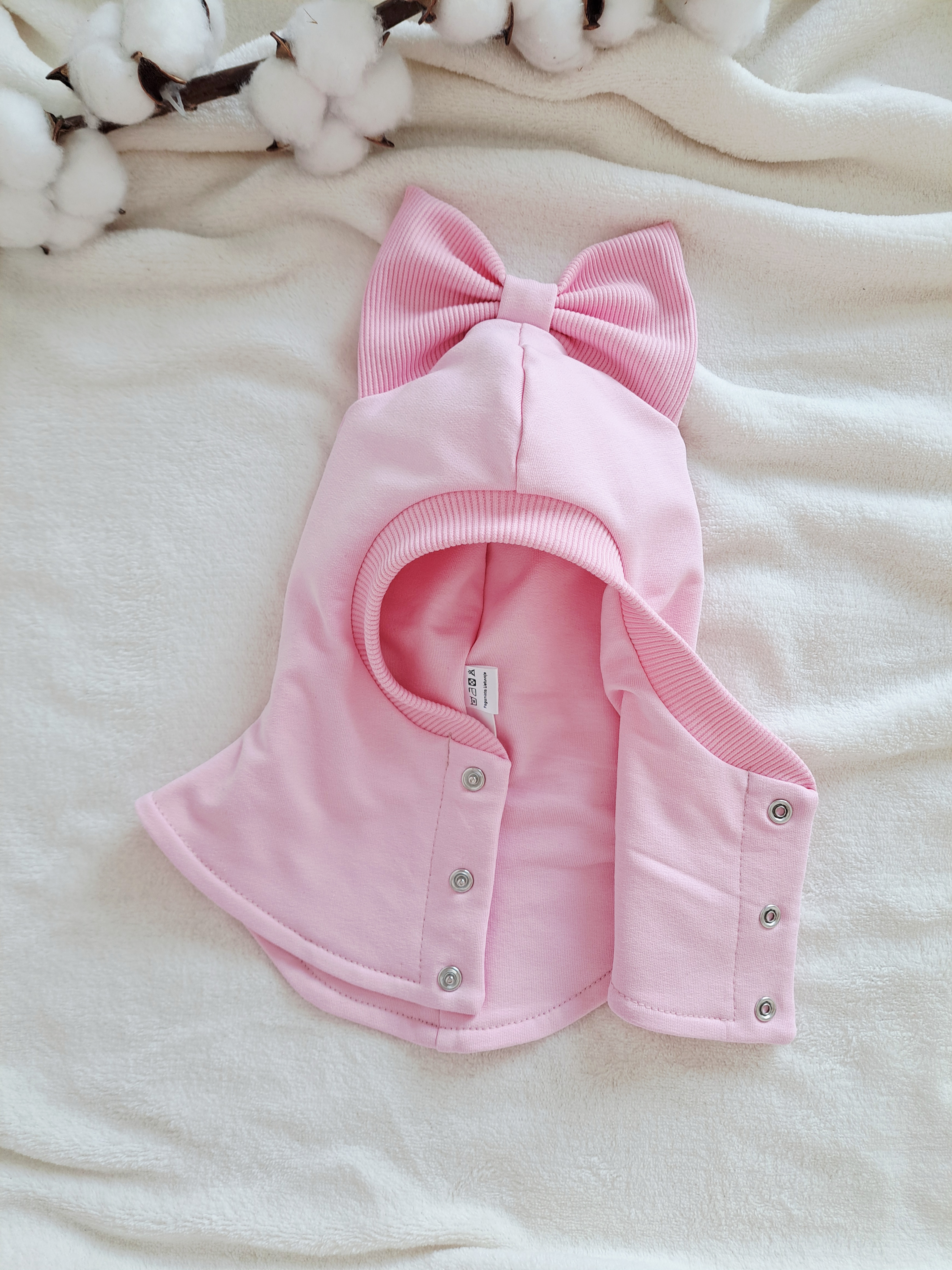 Pavasarinis šalmukas, rožinis su kaspinu