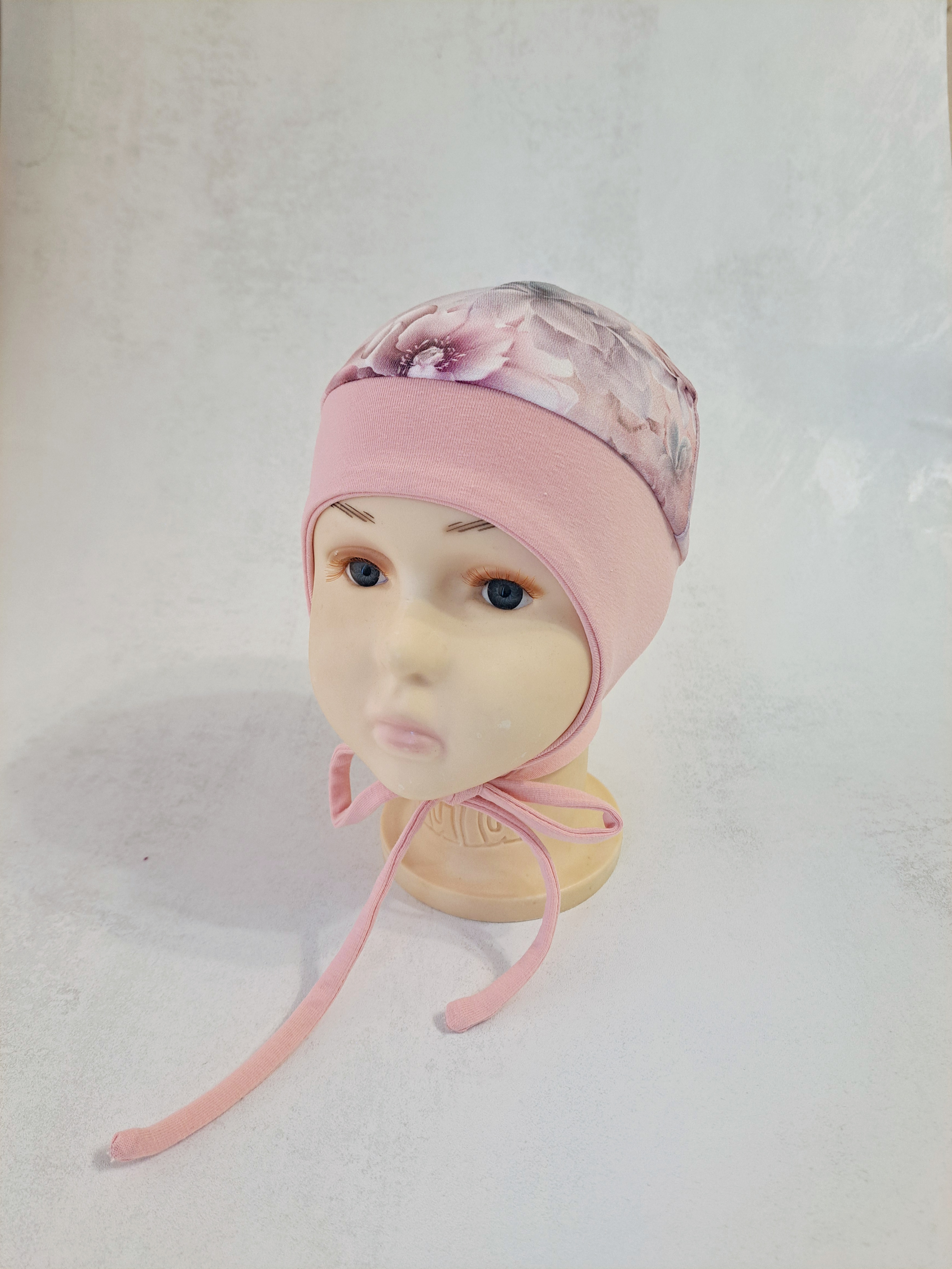 (42d, 46d) Plonesnė kepurė su raišteliais