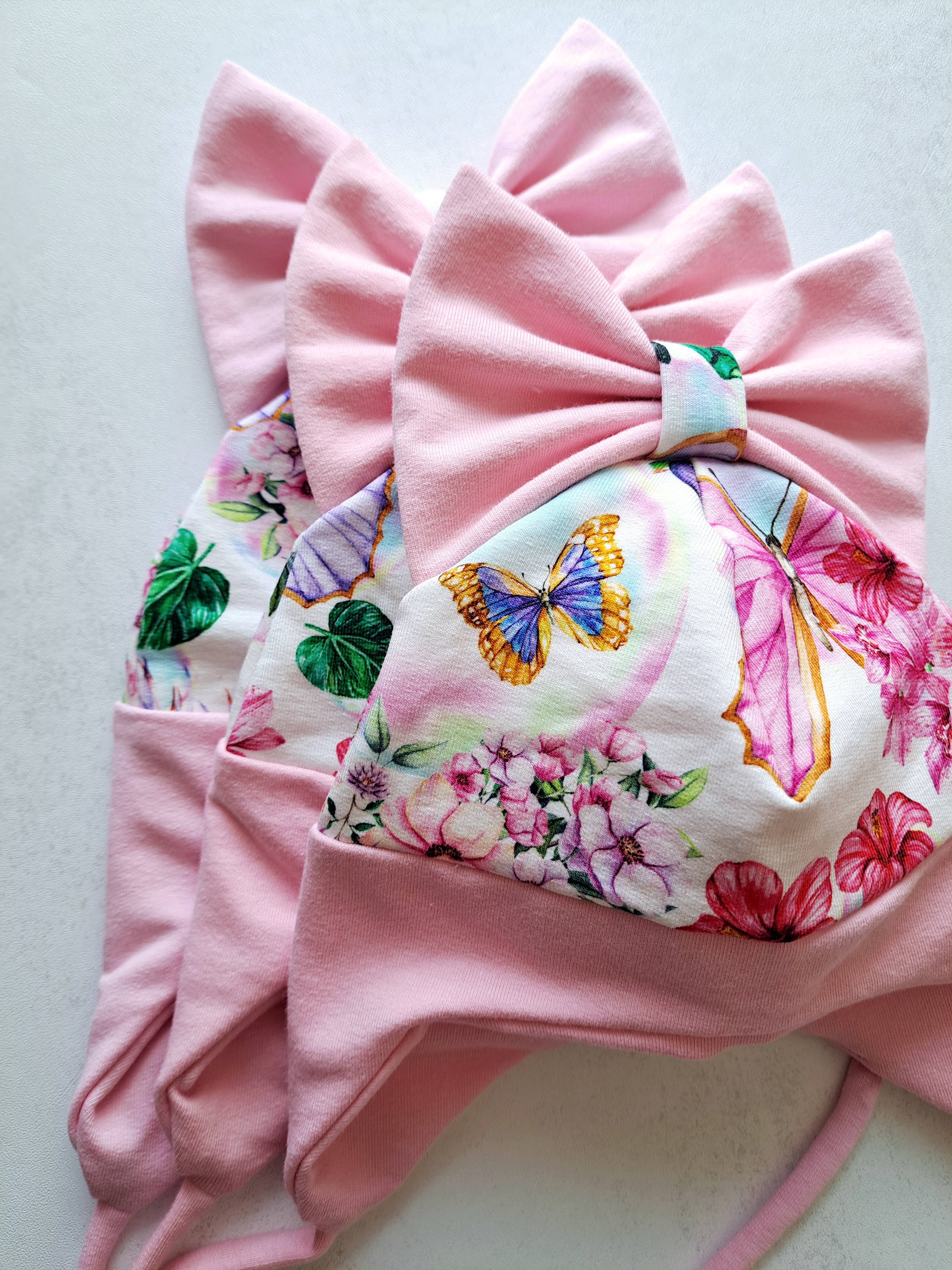 (40d, 42d) Rudeninė kepurė su raišteliais