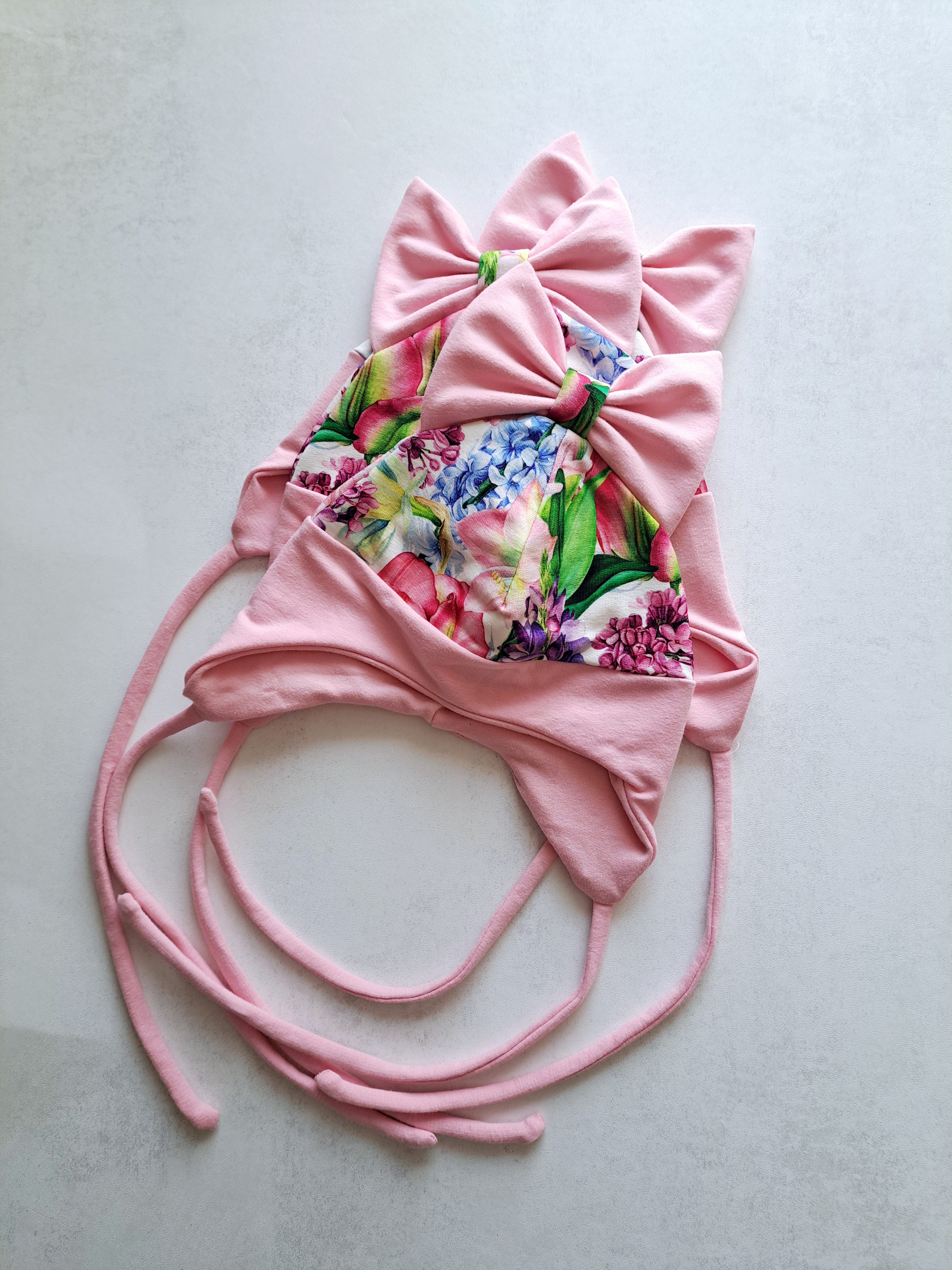 (44d, 46d, 48d) Rudeninė kepurė su raišteliais