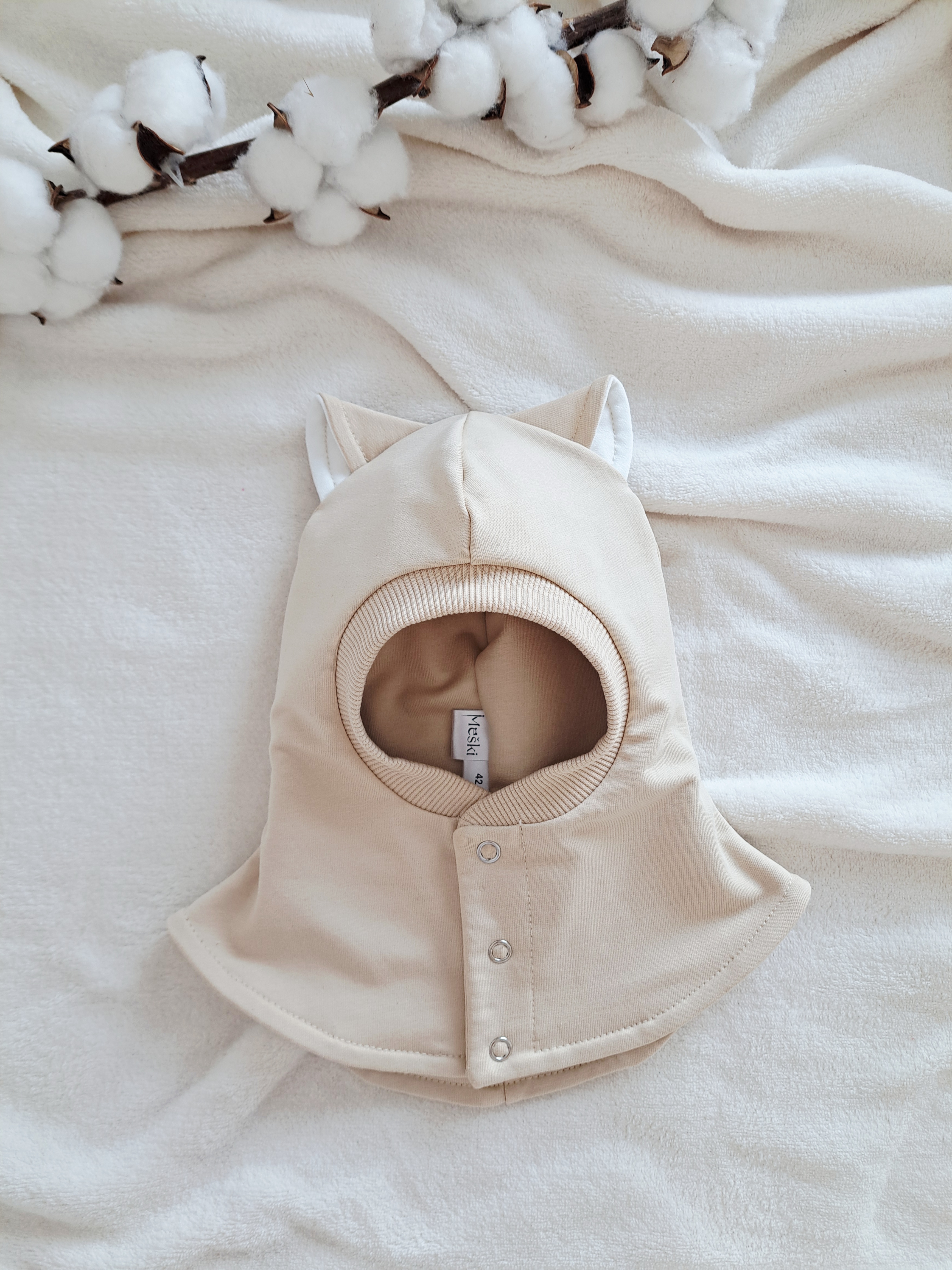 Pavasarinis šalmukas, Kreminis kačiukas