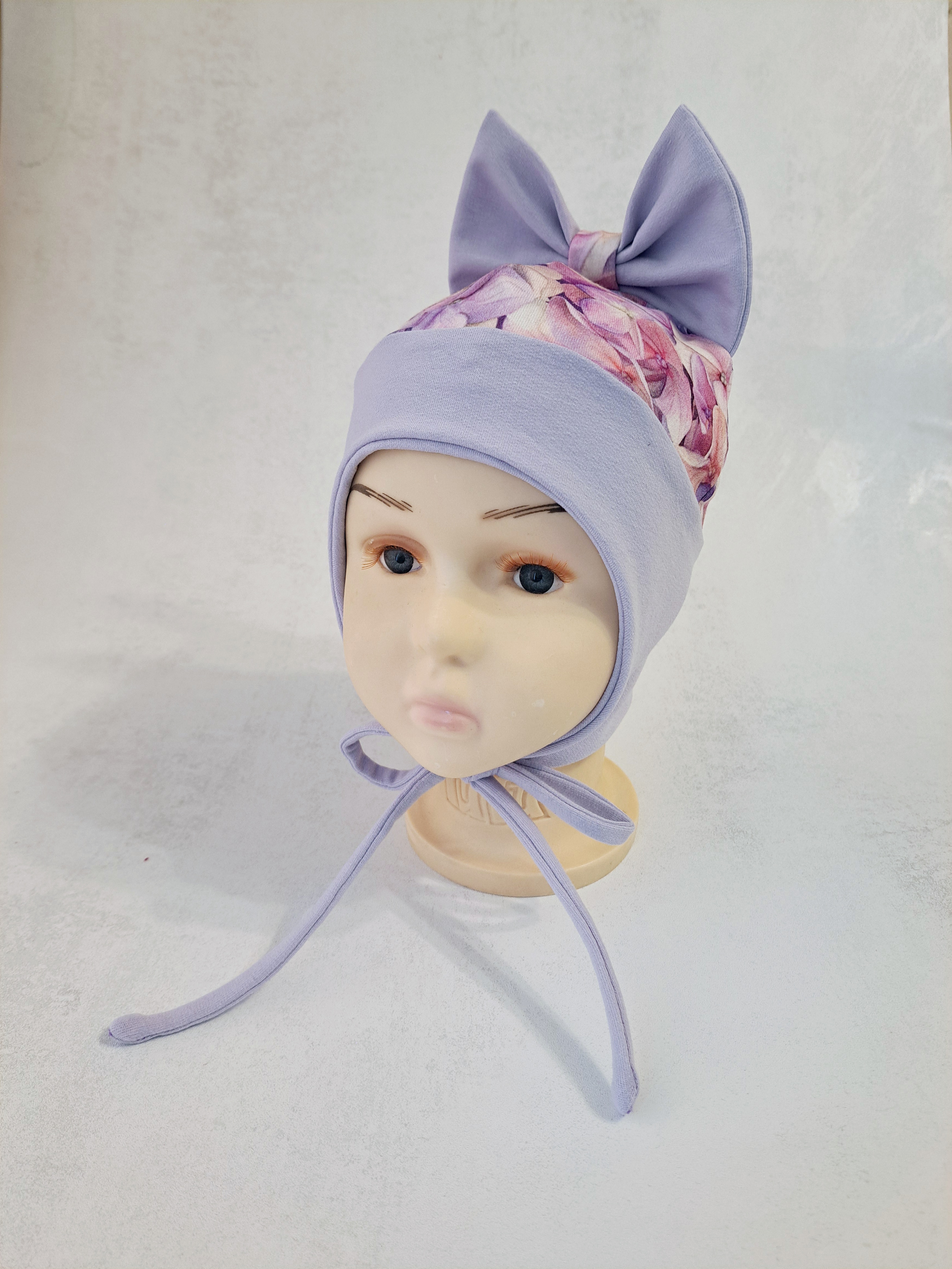 (44d, 48d) Rudeninė kepurė su raišteliais