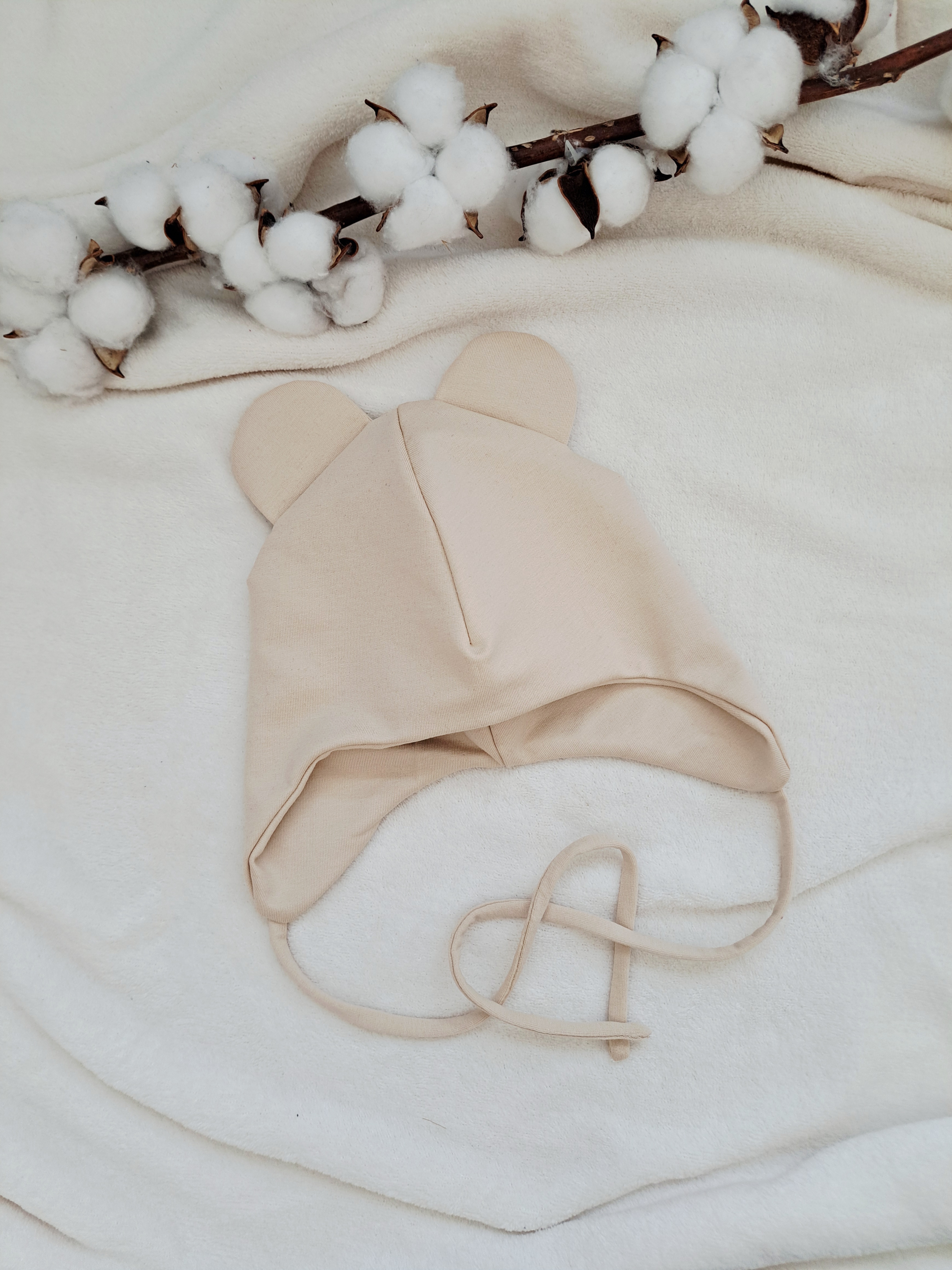 Kepurė su raišteliais, kreminė