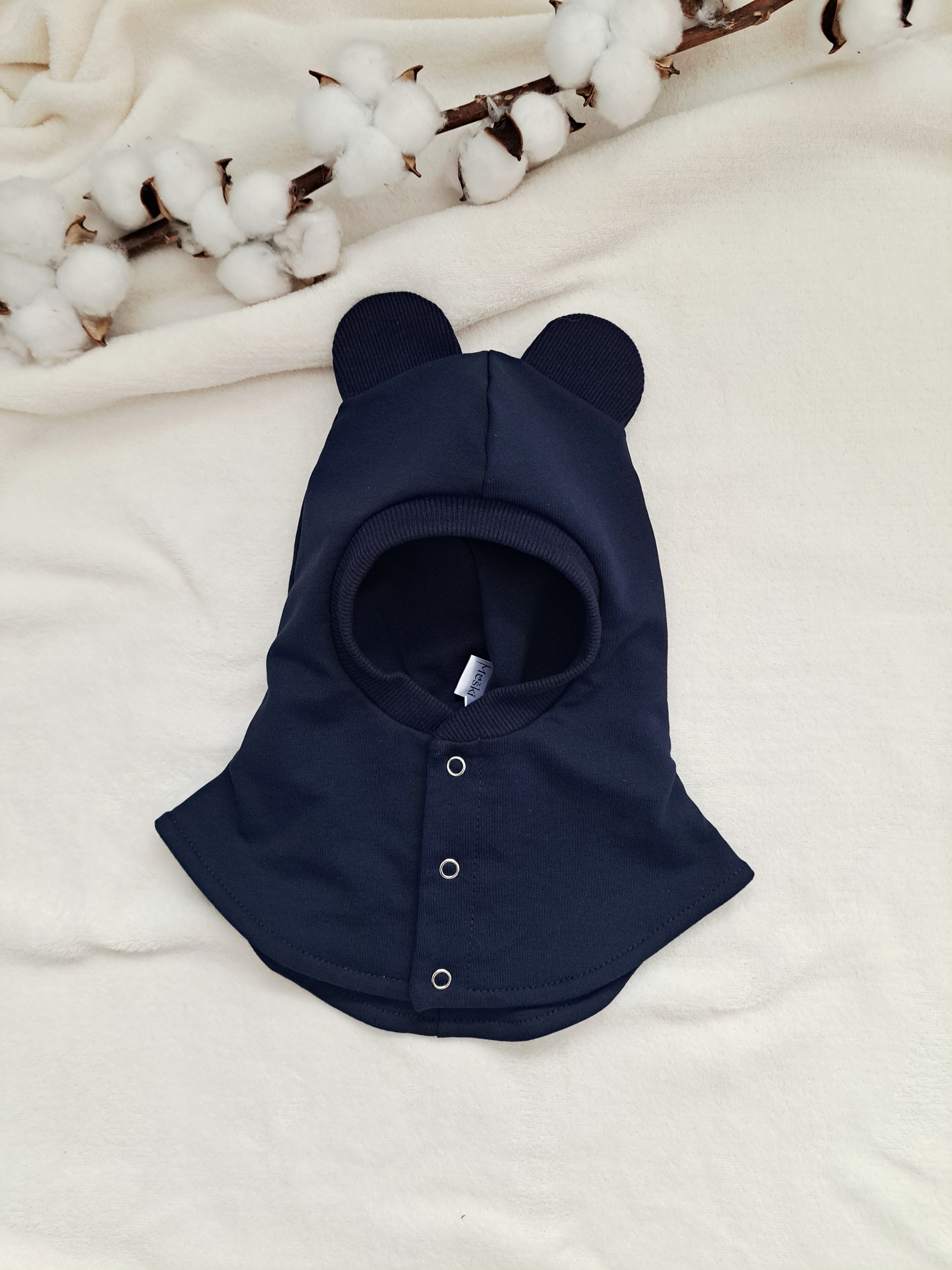 Pavasarinis šalmukas, Navy