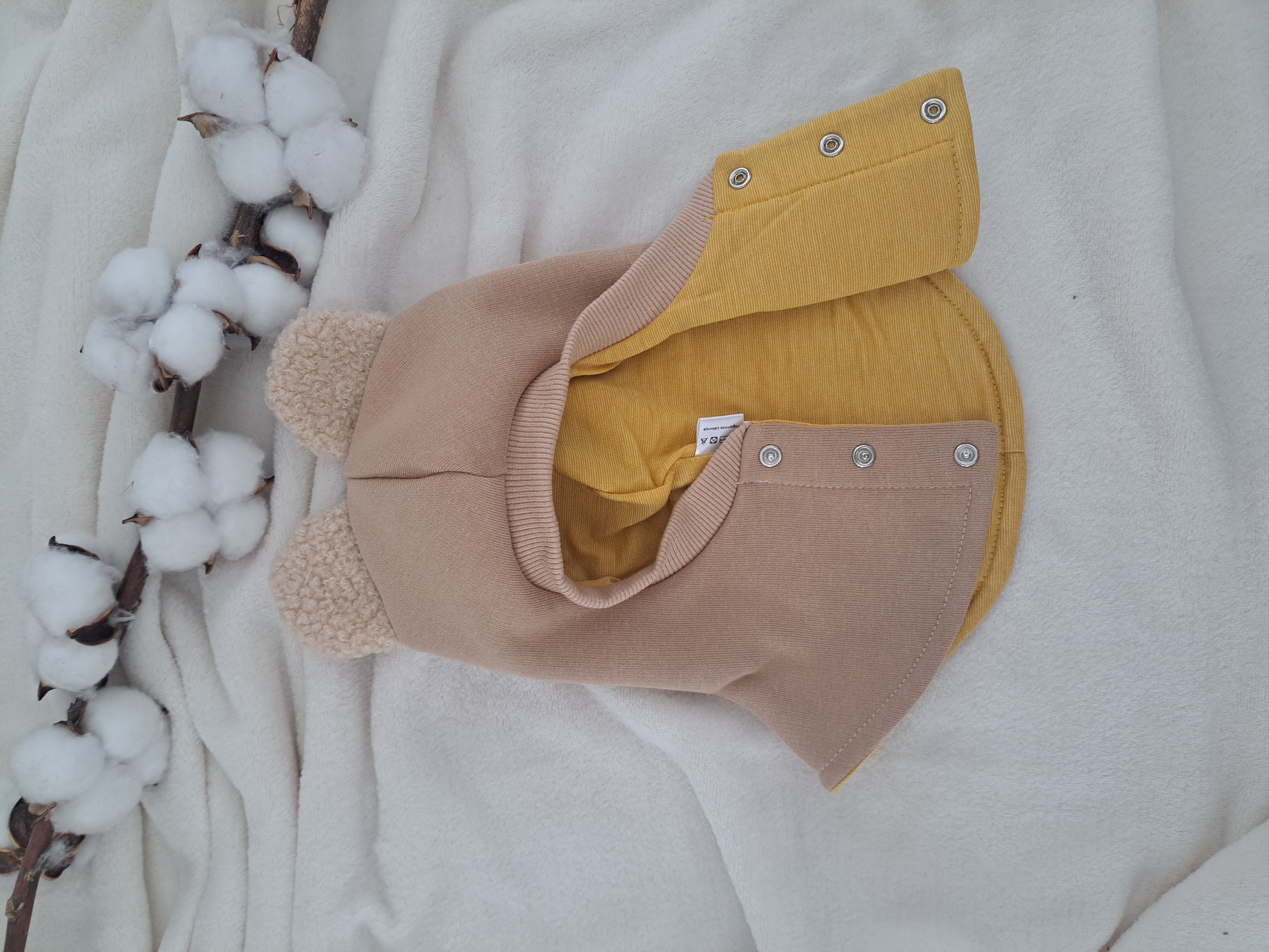 Žieminis šalmukas, Kreminis