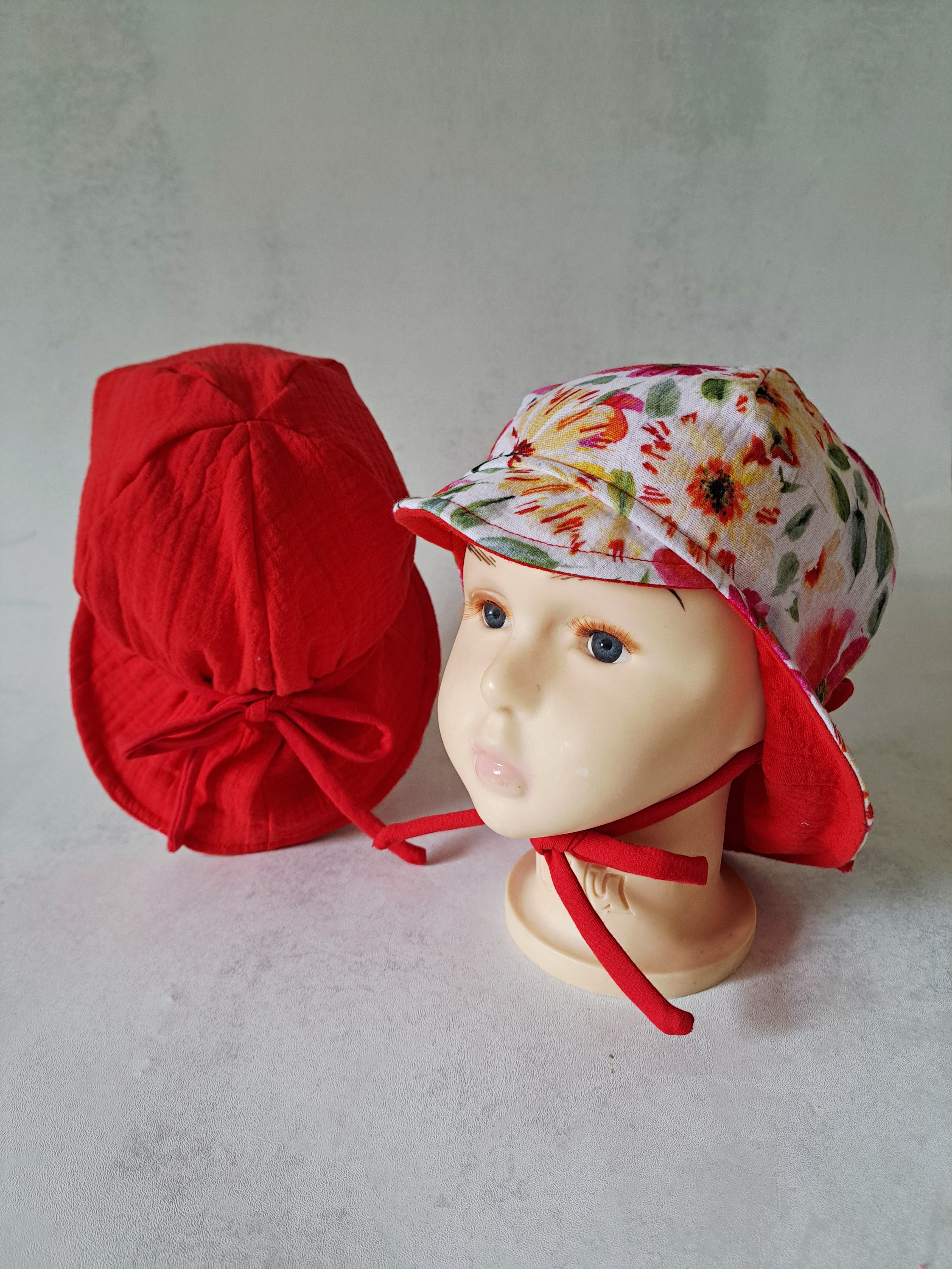 Dvipusė muslino kepurė su snapeliu ir kaklo apsauga