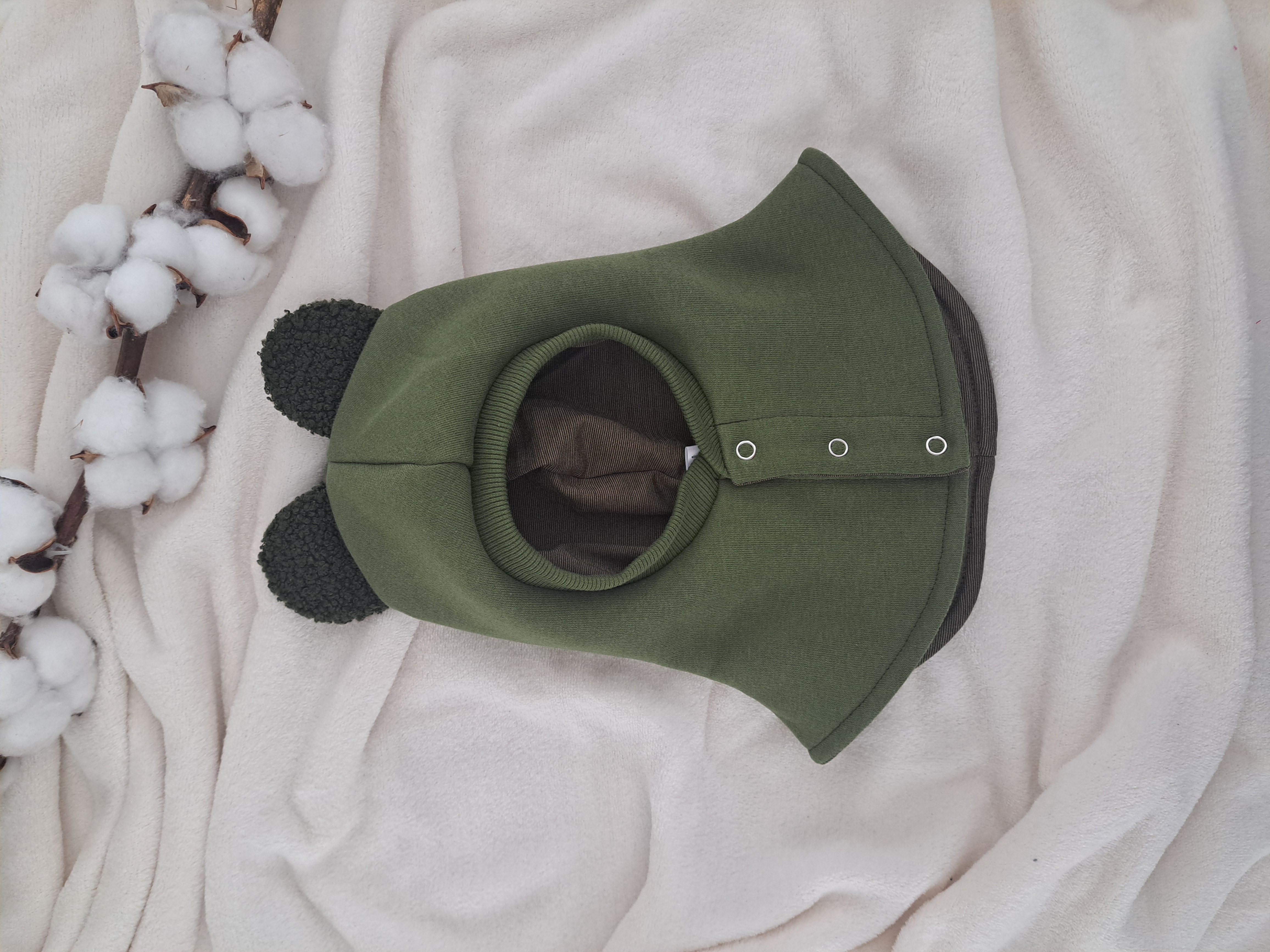 Žieminis šalmukas, Miško žalia