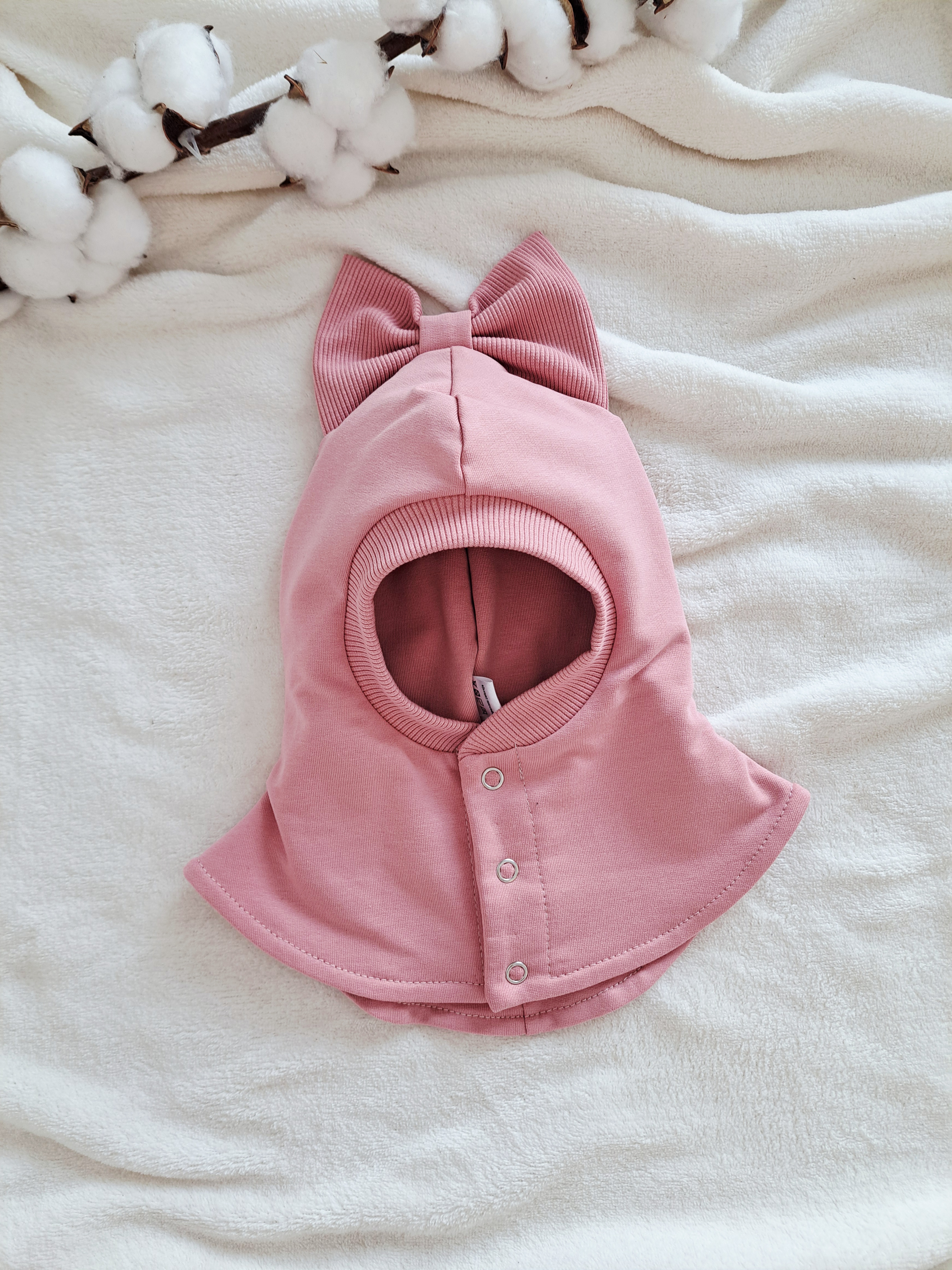 Pavasarinis šalmukas, pelenų rožinis su kaspinu