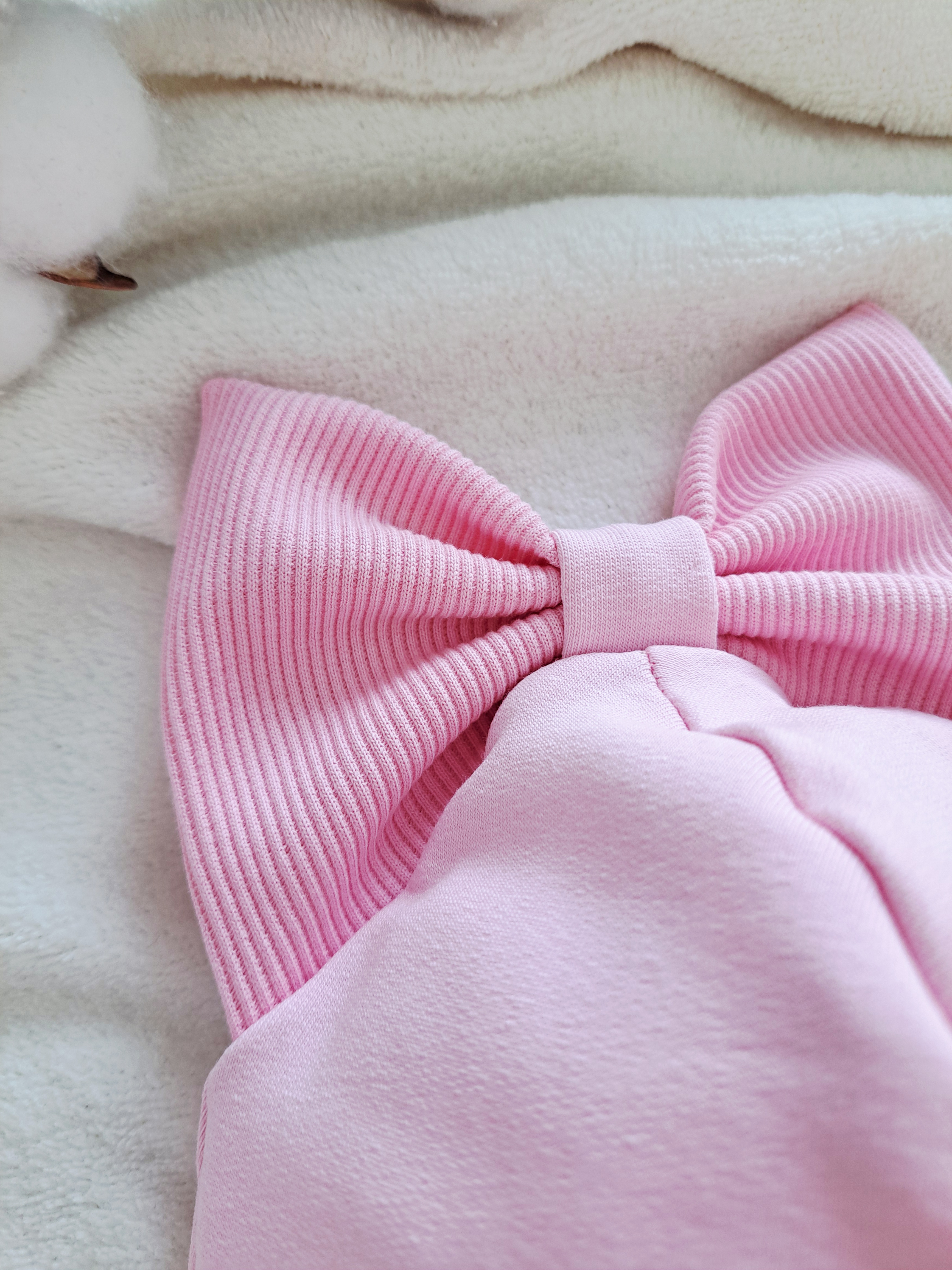 Pavasarinis šalmukas, rožinis su kaspinu