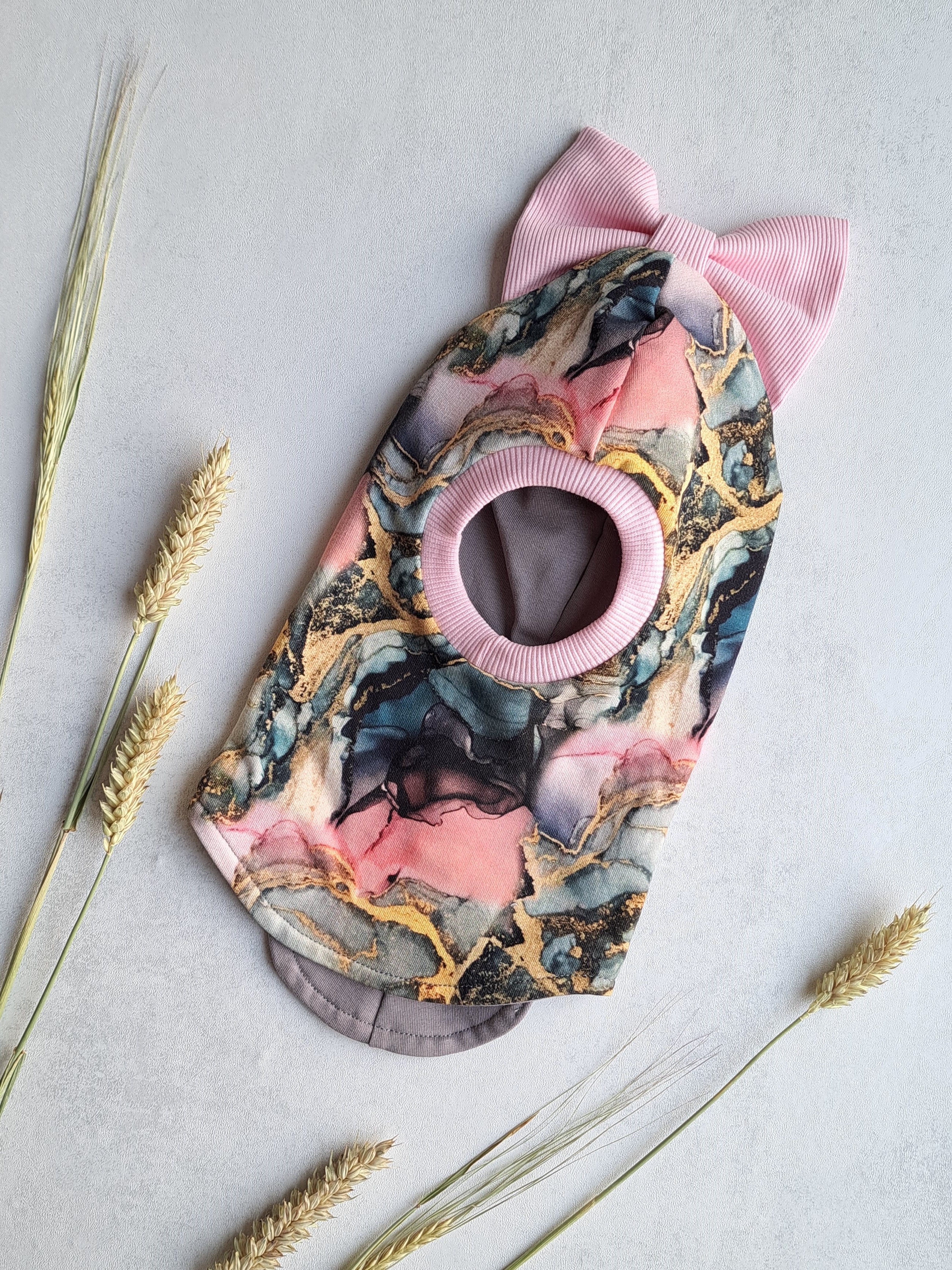 (44d, 46d) Šalmukas, rožinis marmuras