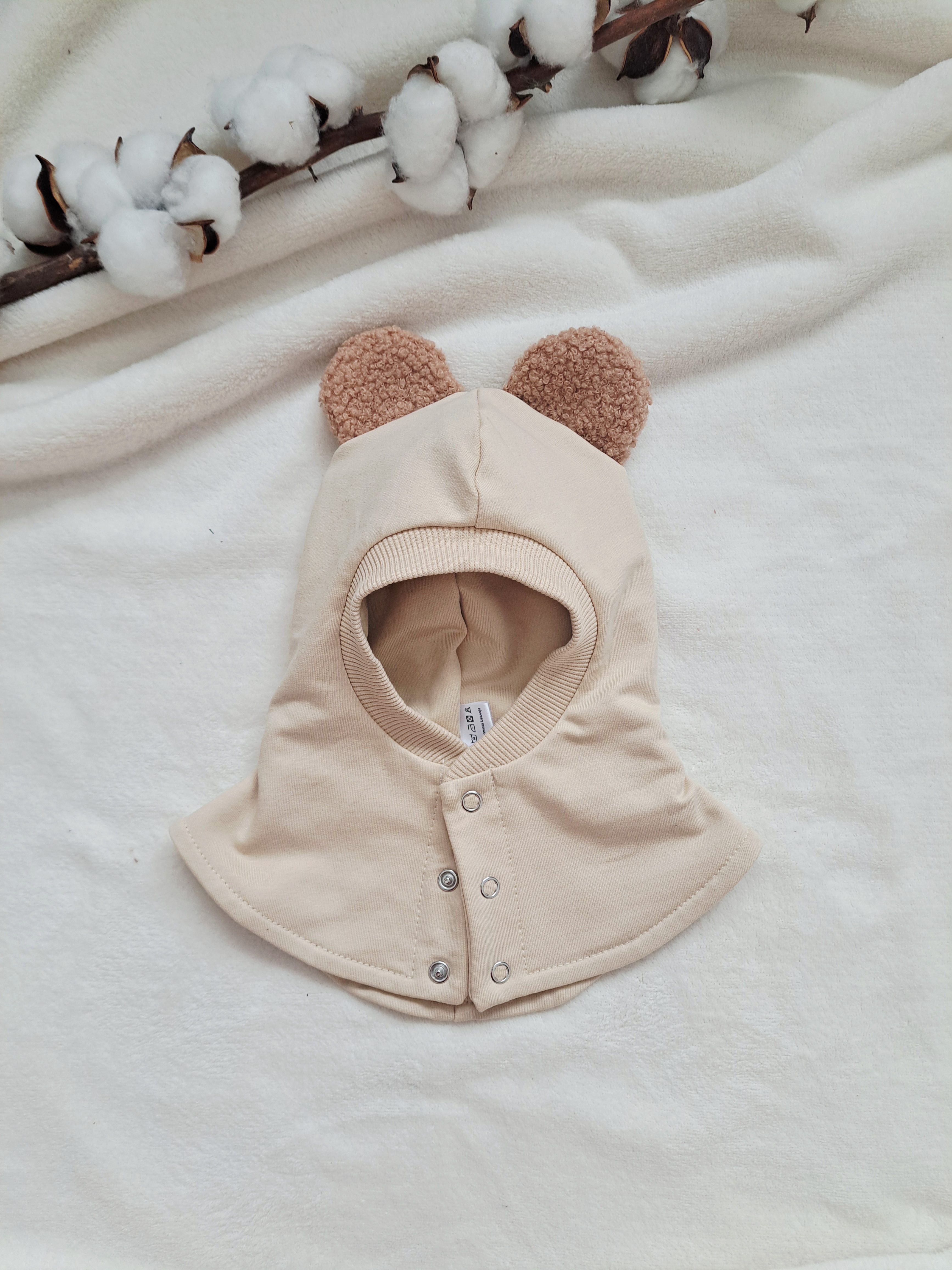 Pavasarinis šalmukas, Kreminis