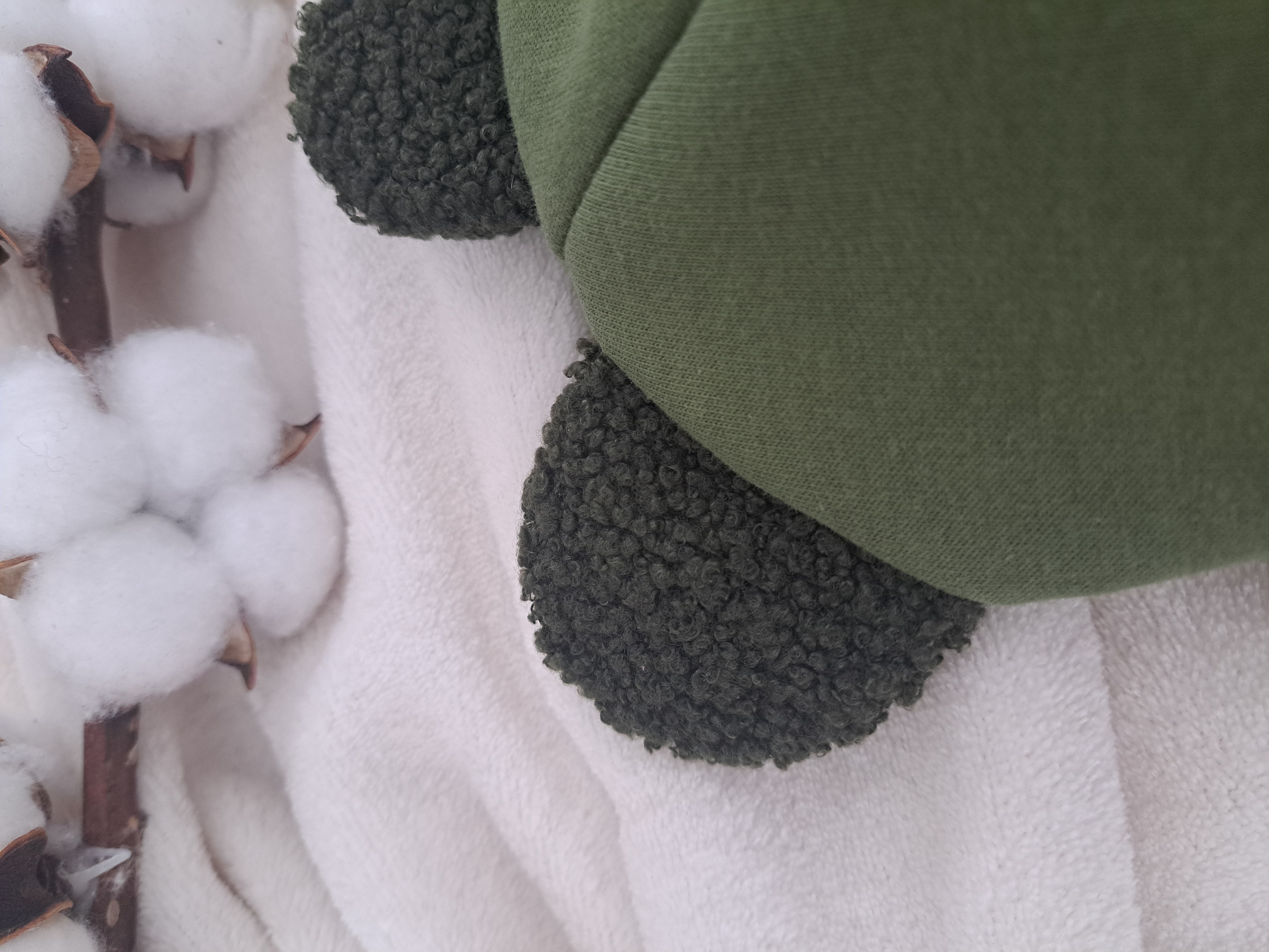 Žieminis šalmukas, Miško žalia