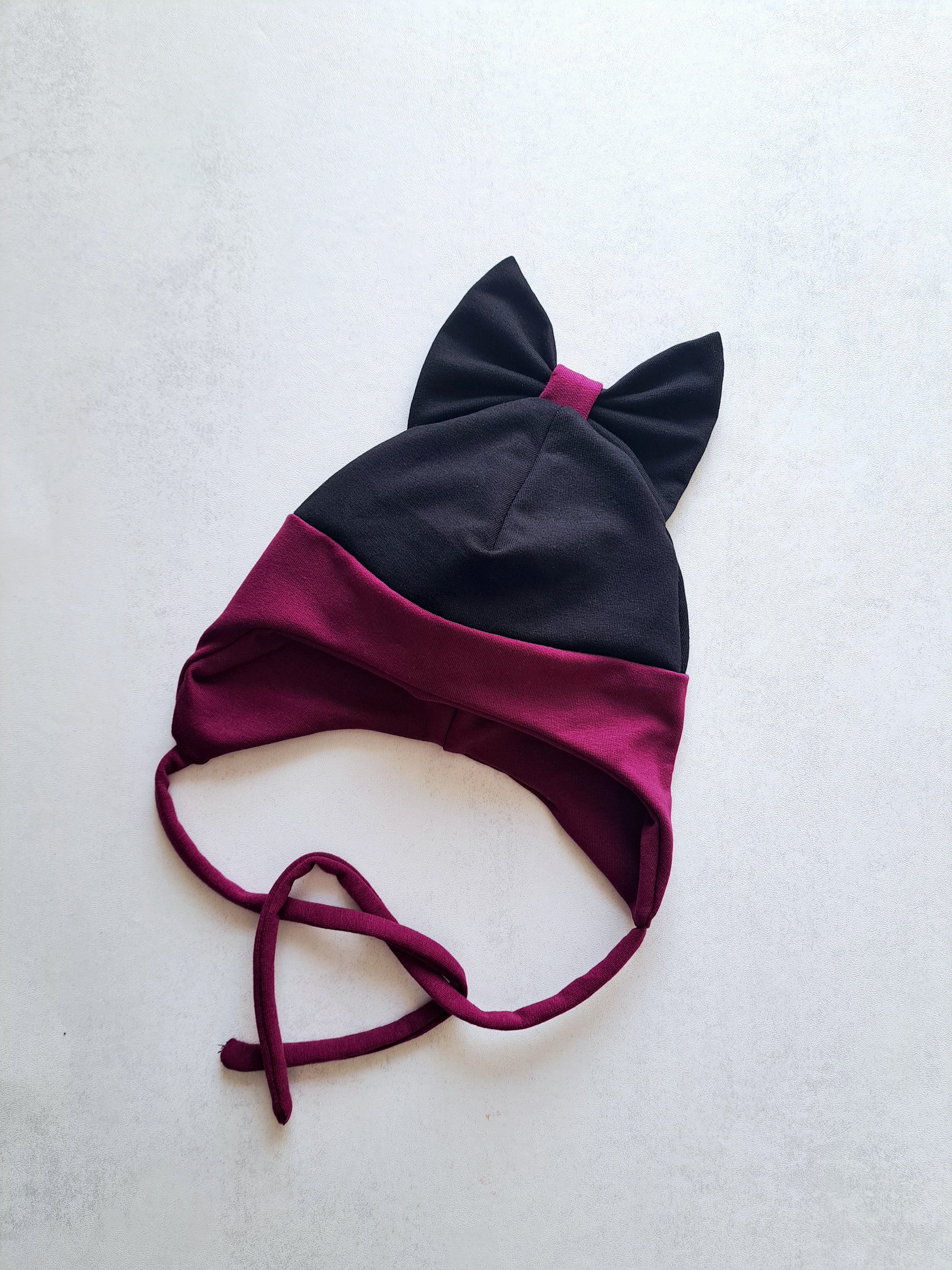 (44d) Rudeninė kepurė su raišteliais