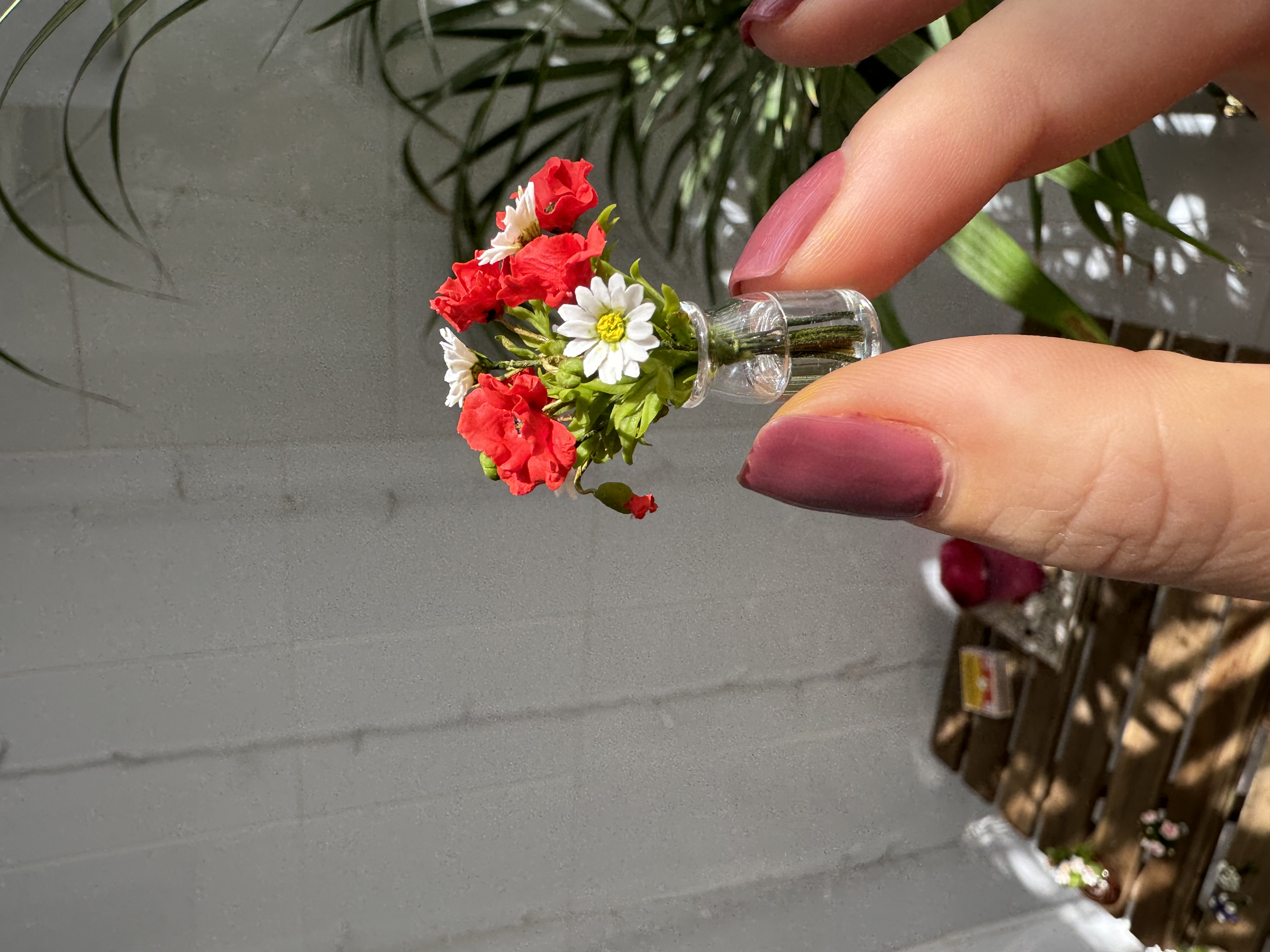 Poppies and daisies in glass vase