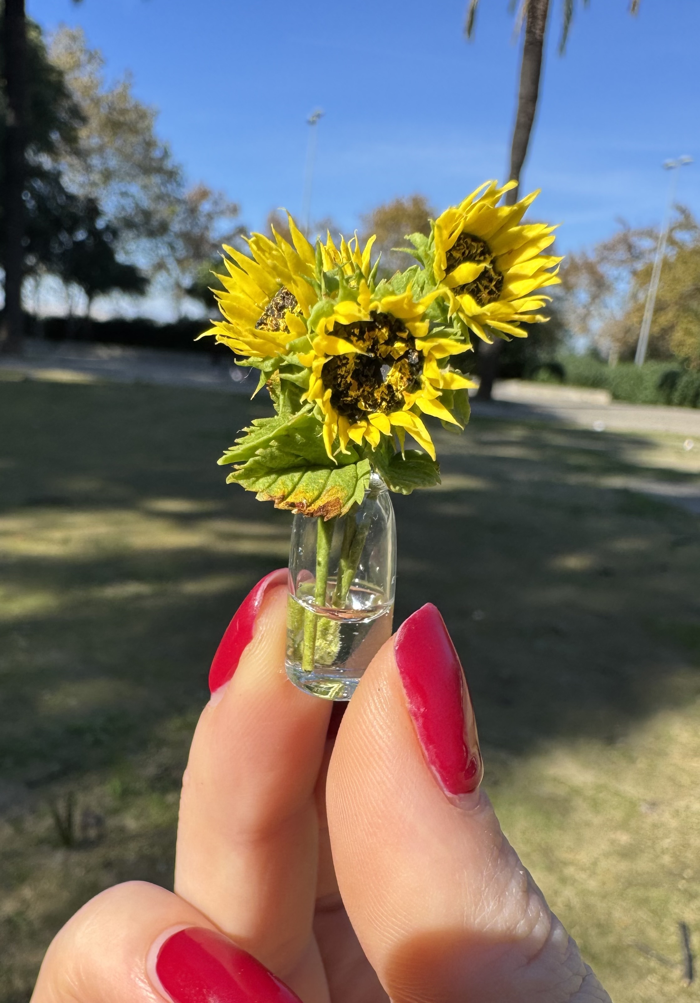 Dollhouse sunflowers in glass vase, Scale 1/12