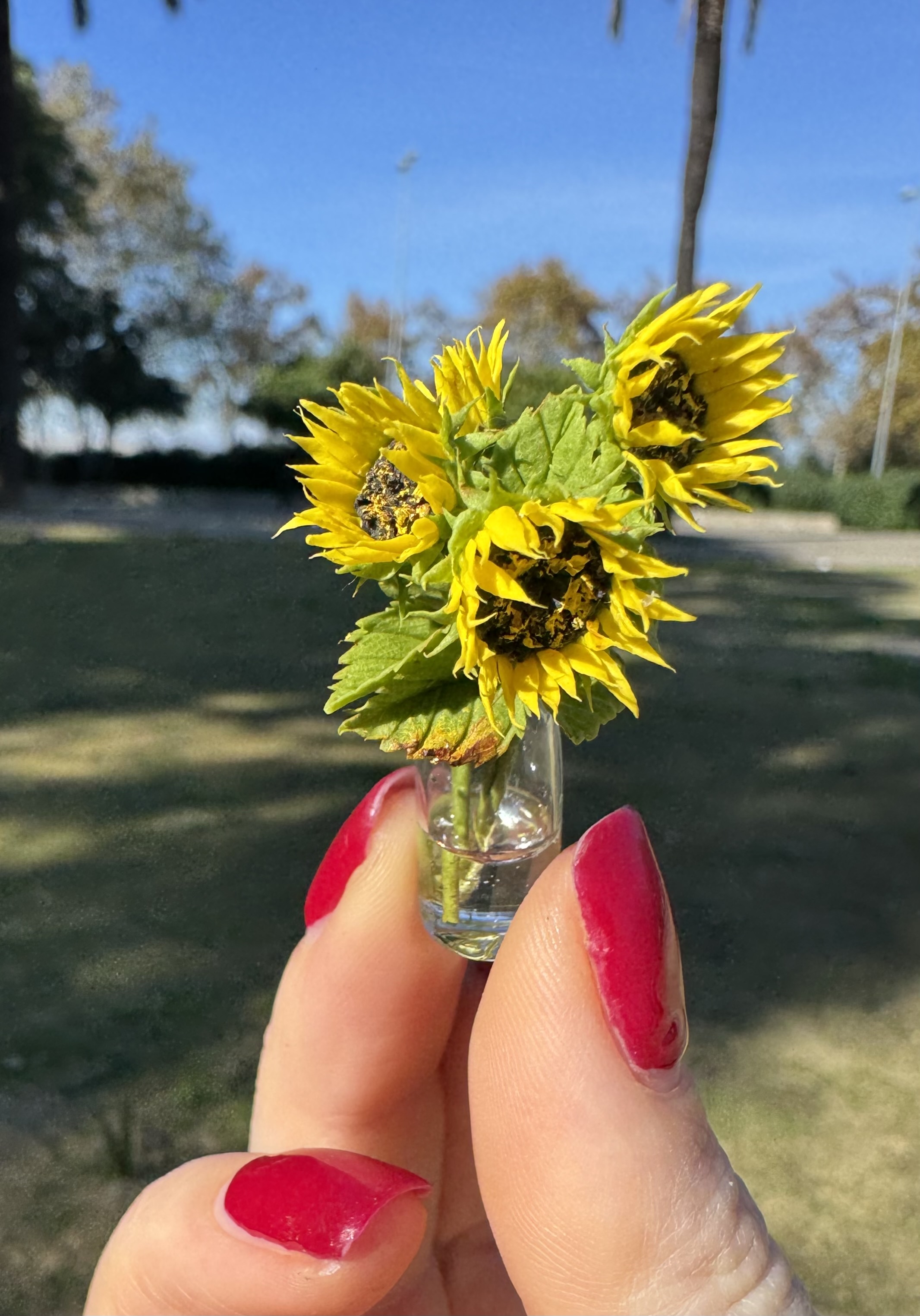 Dollhouse sunflowers in glass vase, Scale 1/12