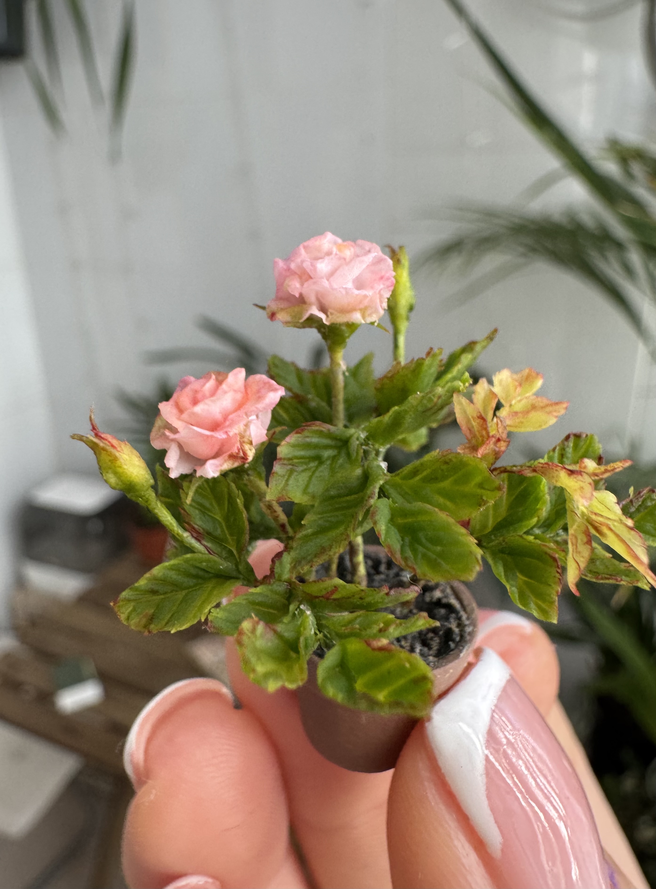 Dollhouse roses in pot, Scale 1/12 - TO ORDER