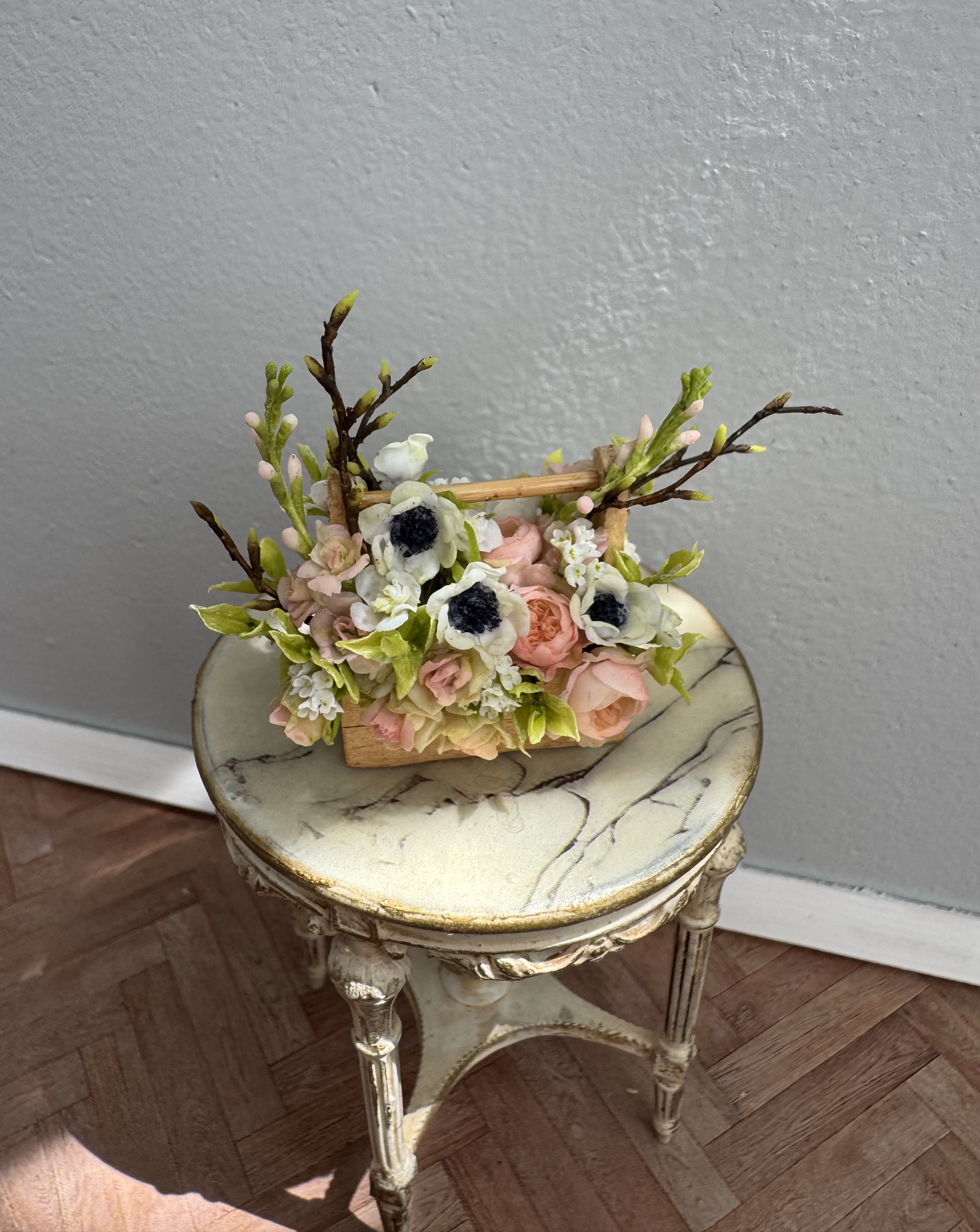 Flower arrangement in a wooden box