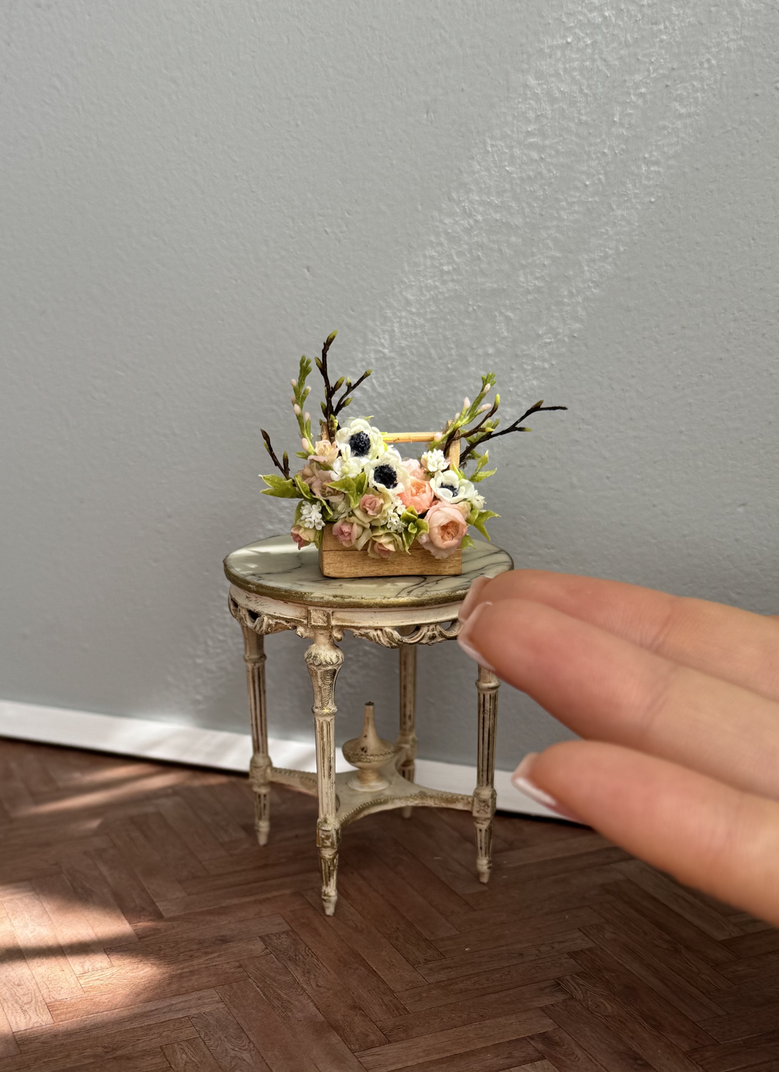 Flower arrangement in a wooden box