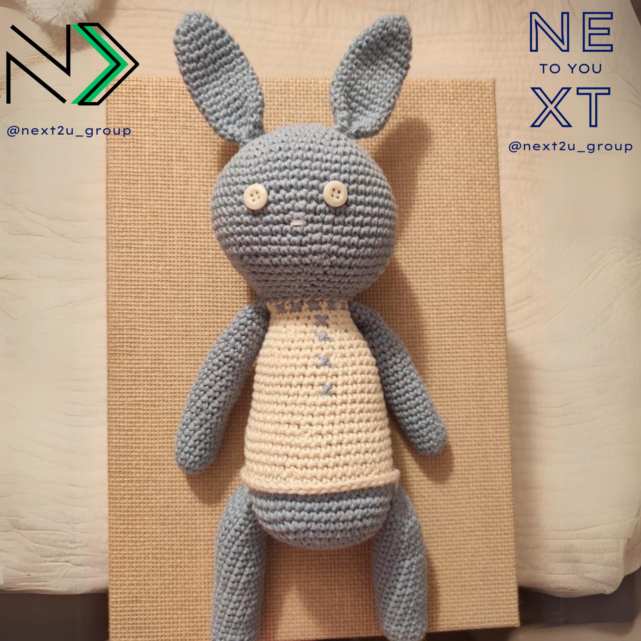 Amigurumi conejito azul