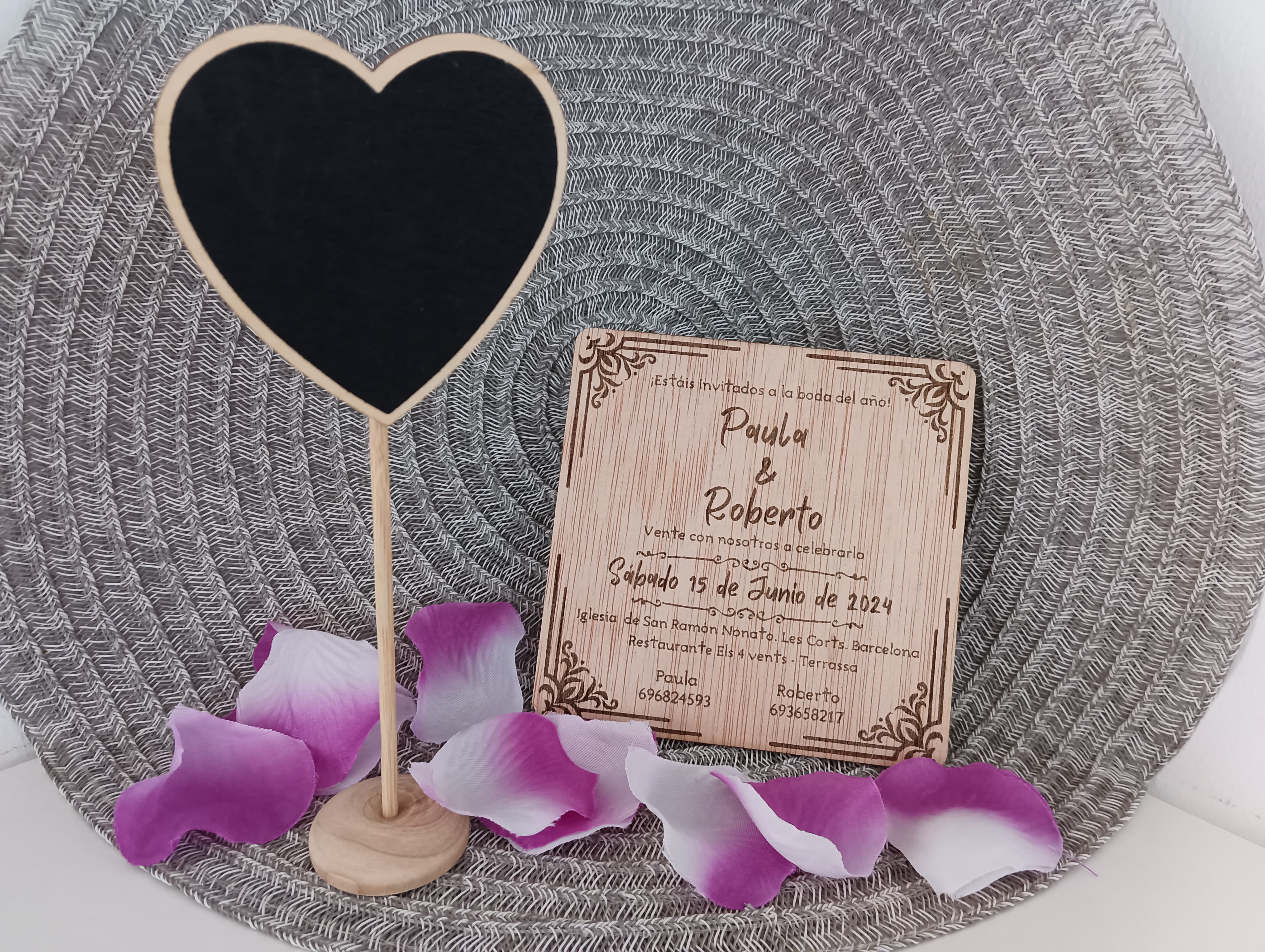 Invitación de madera 11x11cms