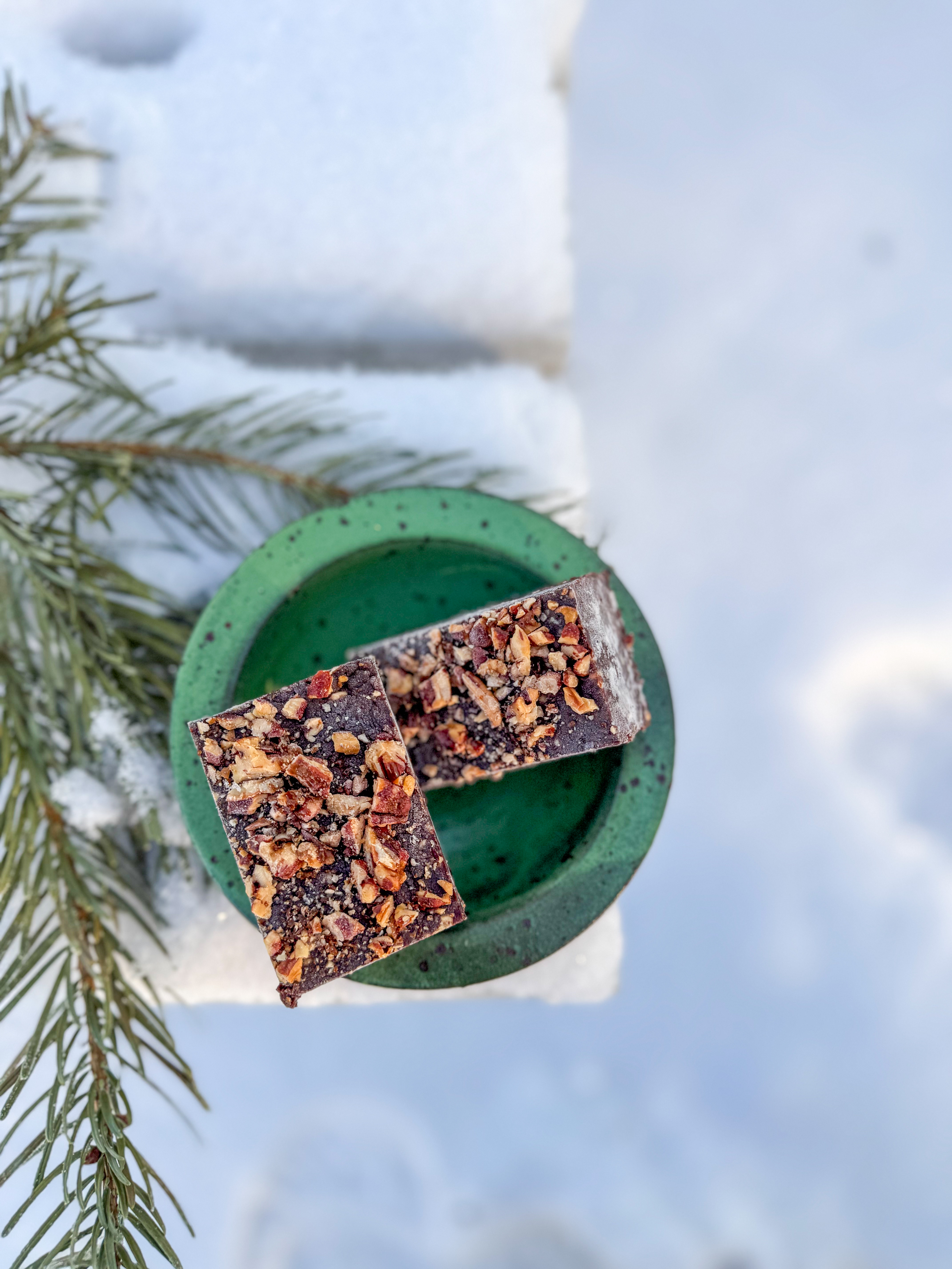 BRAUNIS SU KARAMELIZUOTAIS PEKANO RIEŠUTAIS