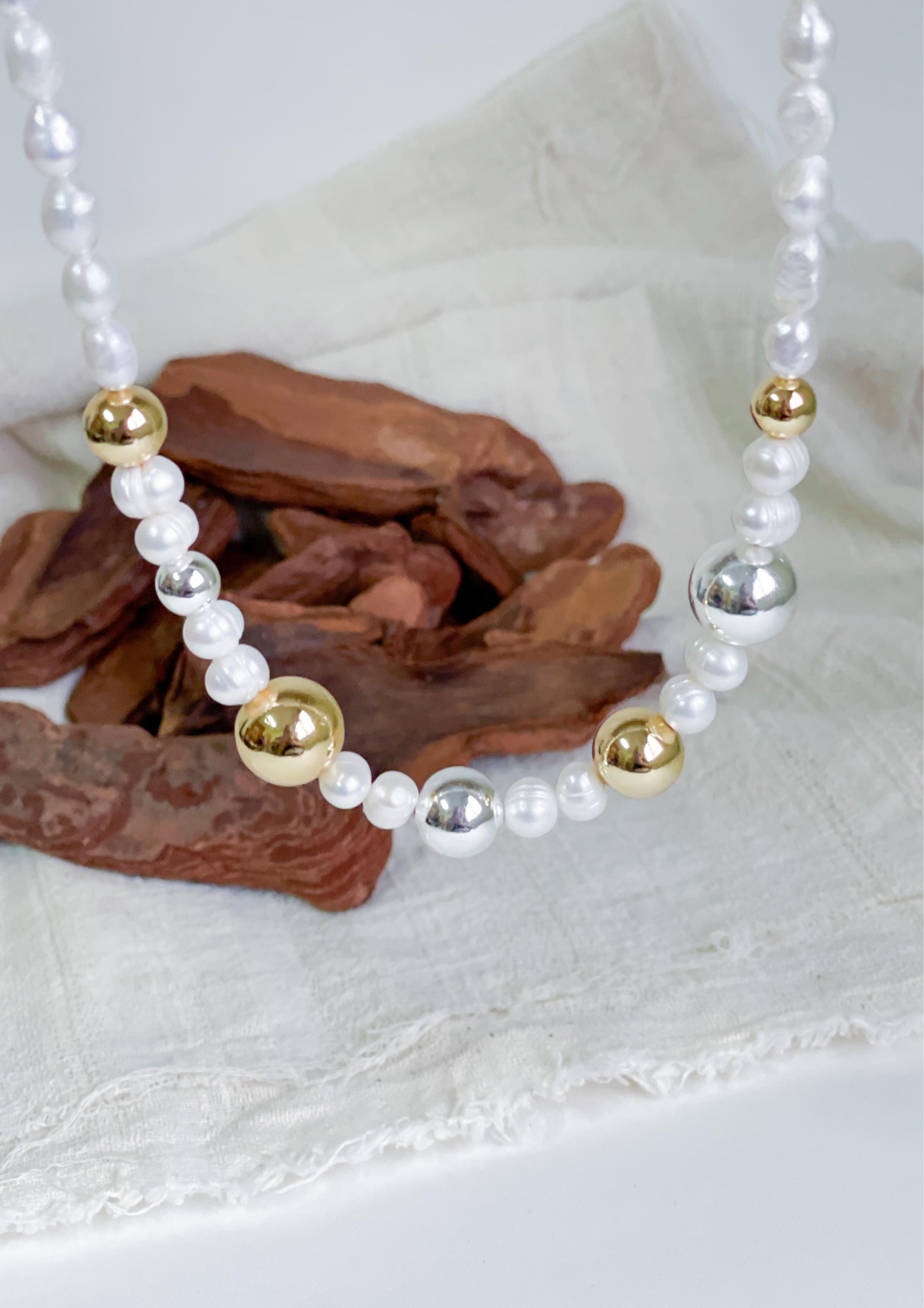 Colar Pérolas e Bolas