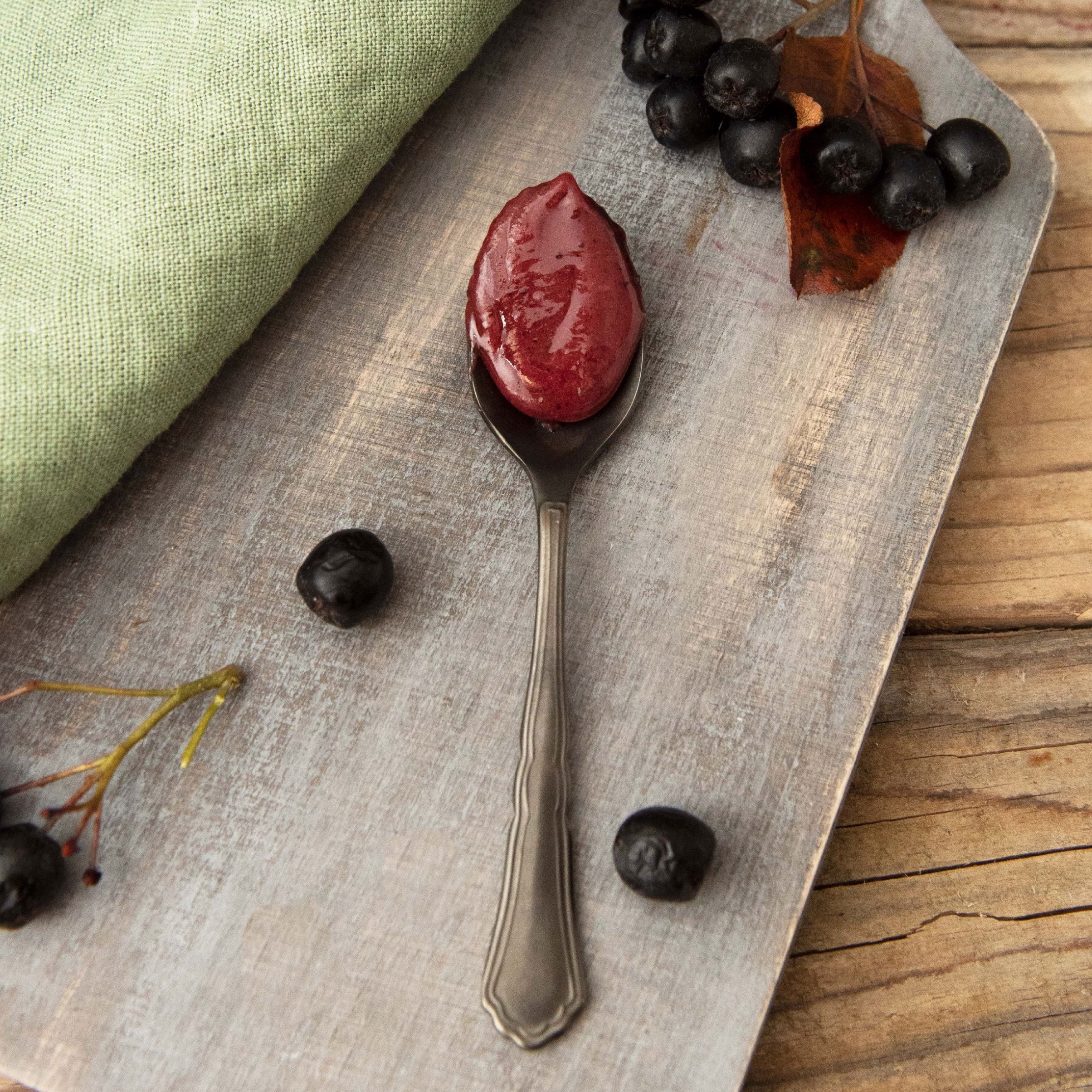 Medus skanėstas su aronija