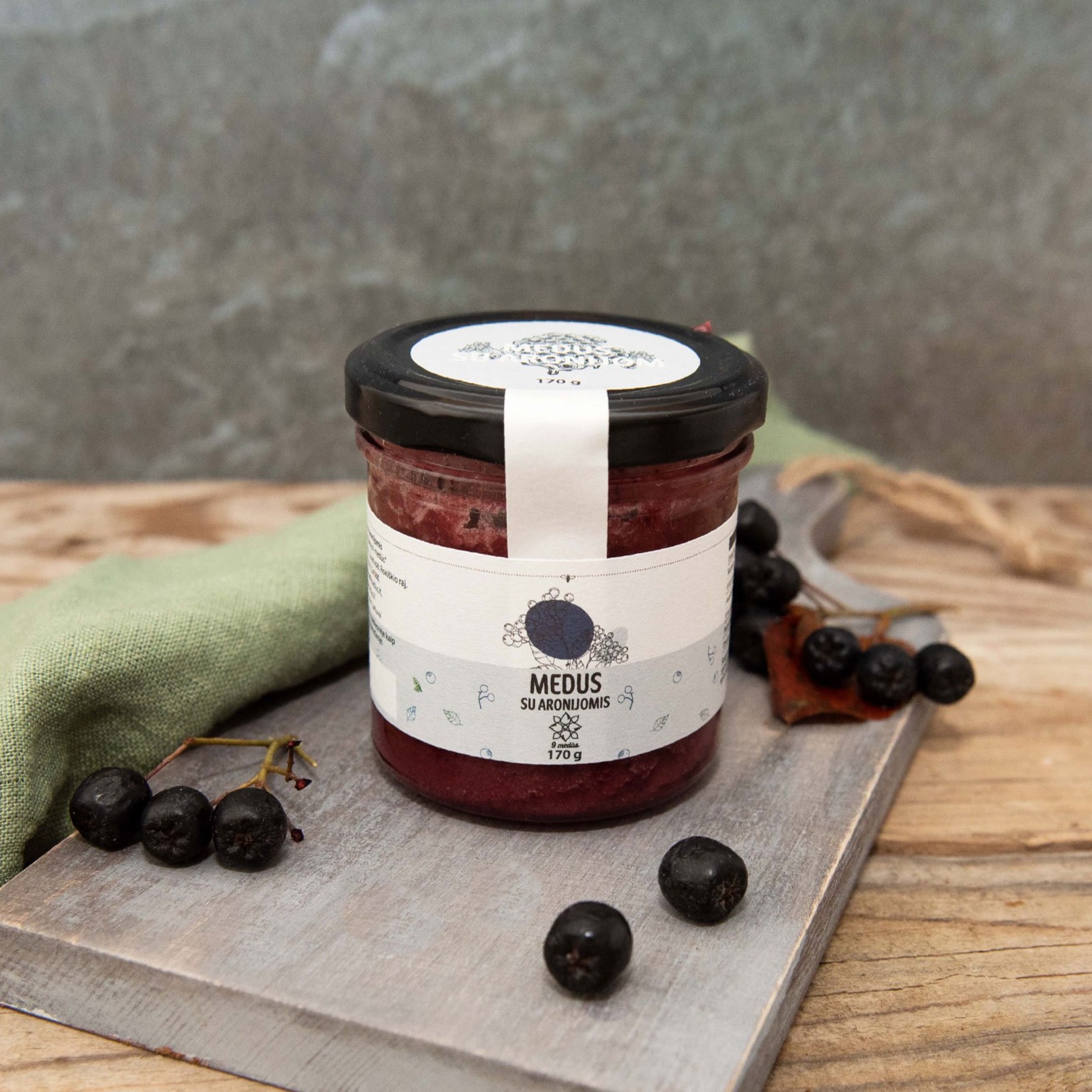 Medus skanėstas su aronija