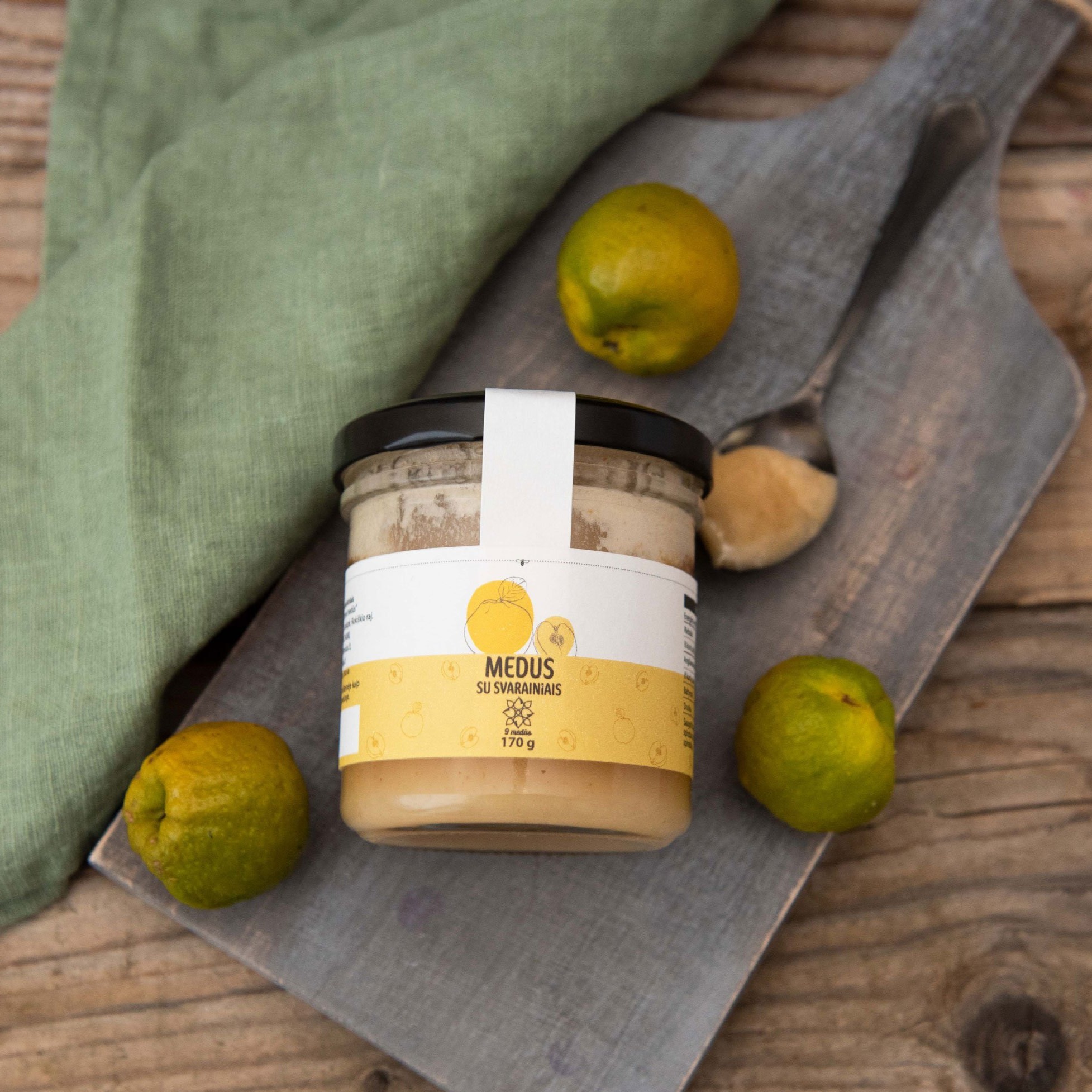 Medus skanėstas su svarainiais 