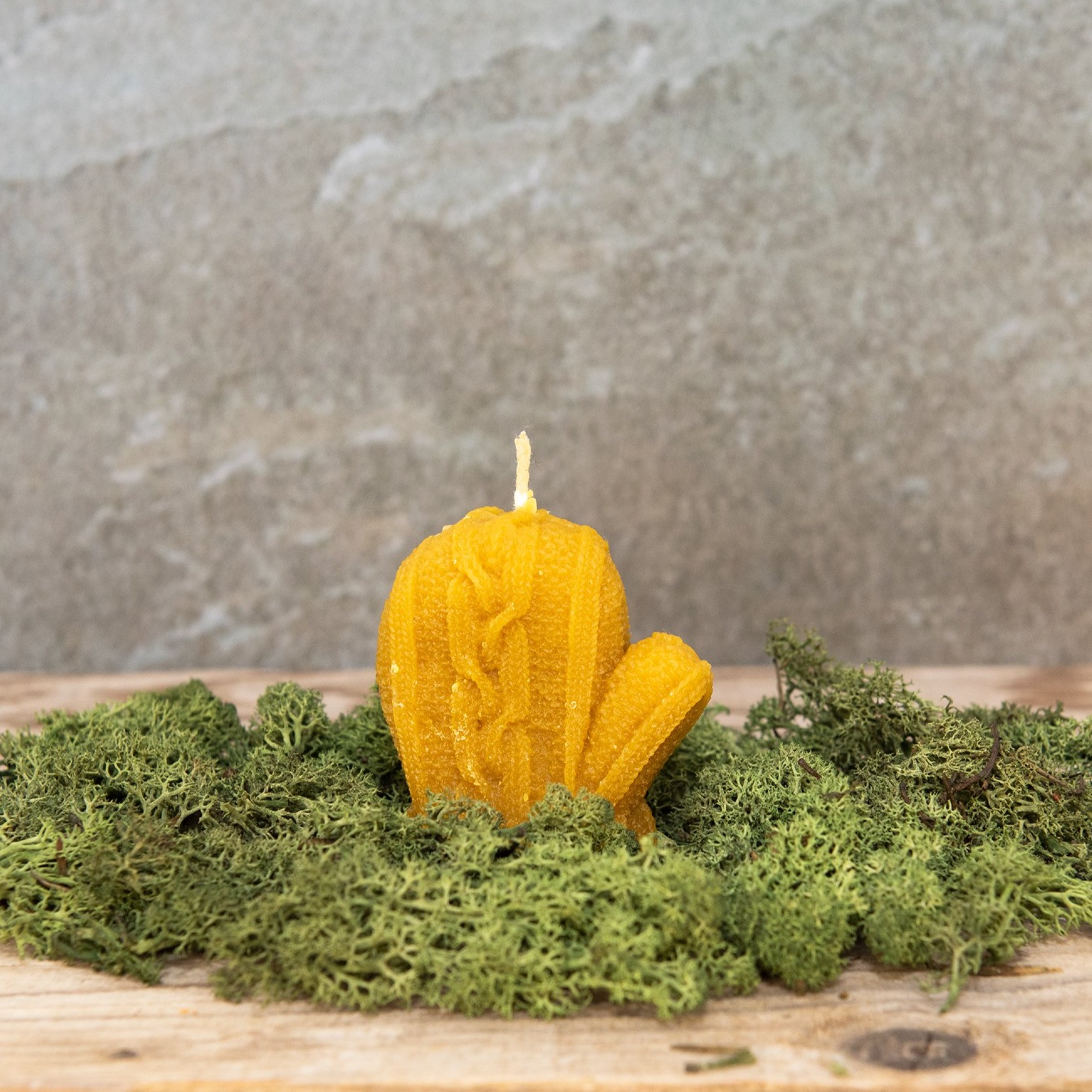 Bičių vaško žvakė Pirštinė