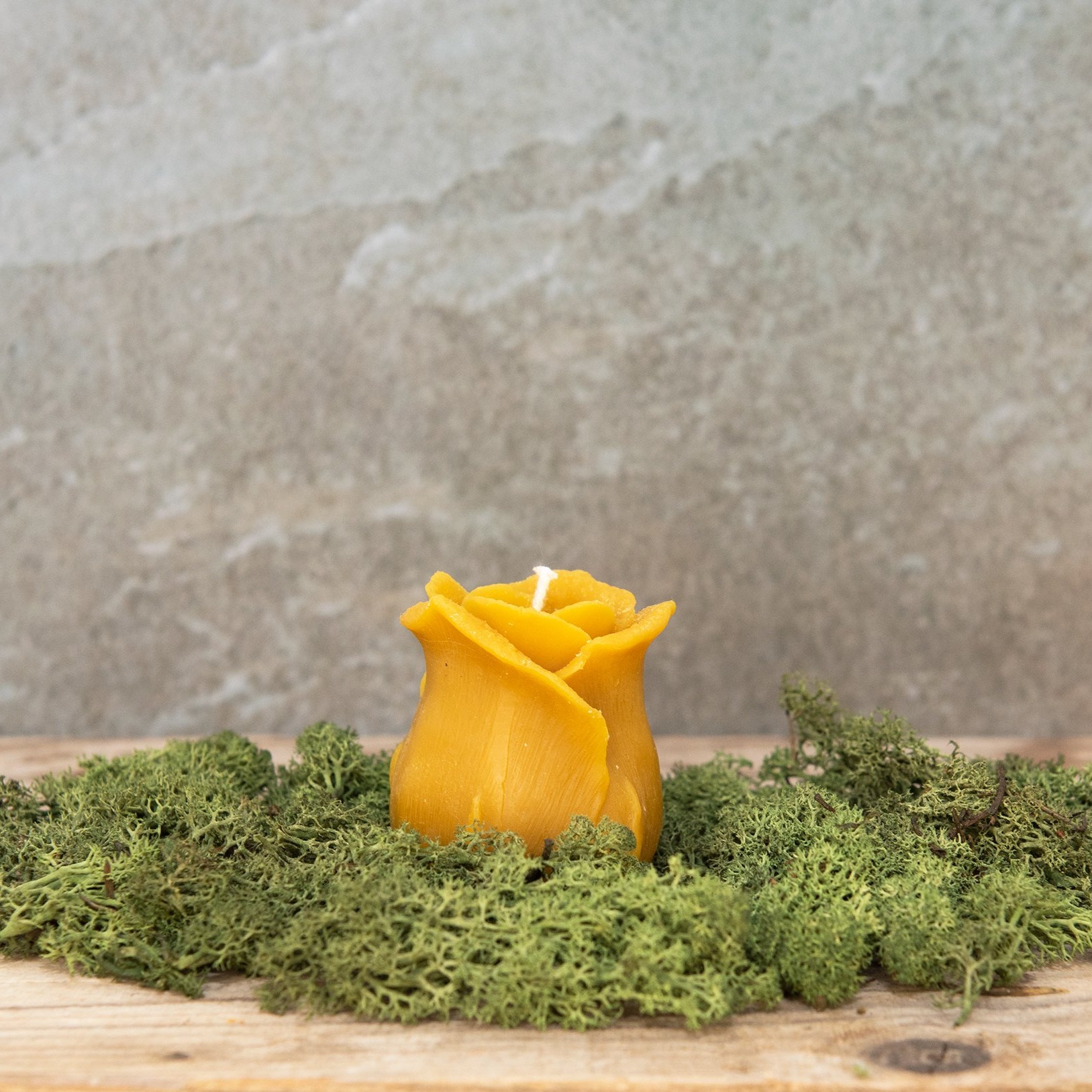 Bičių vaško žvakė Rožė 2